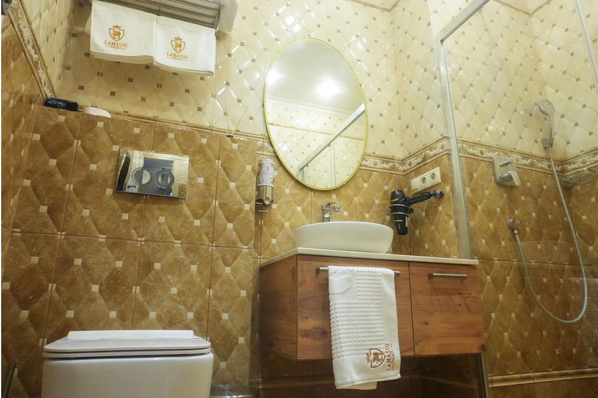 Equipamiento de Habitación Lamassu Luxury Suites Batumi