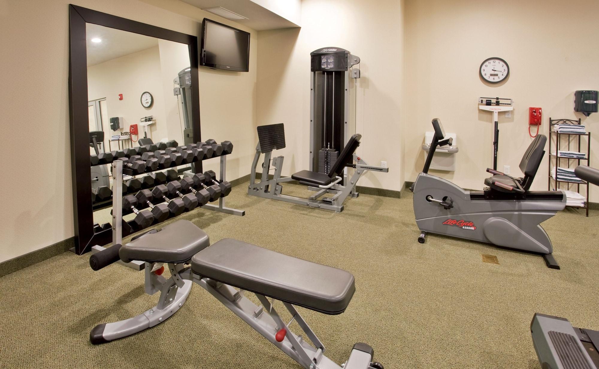 Gimnasio Holiday Inn Express Hotel & Suites TOPEKA NORTH by IHG