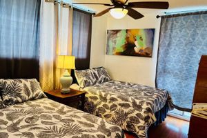 Alquiler Vacacional - ~Waikiki~ LOWEST RATES IN AREA ~ 2 Bedroom ~ Fully Furn ~ Blocks to Beach ~