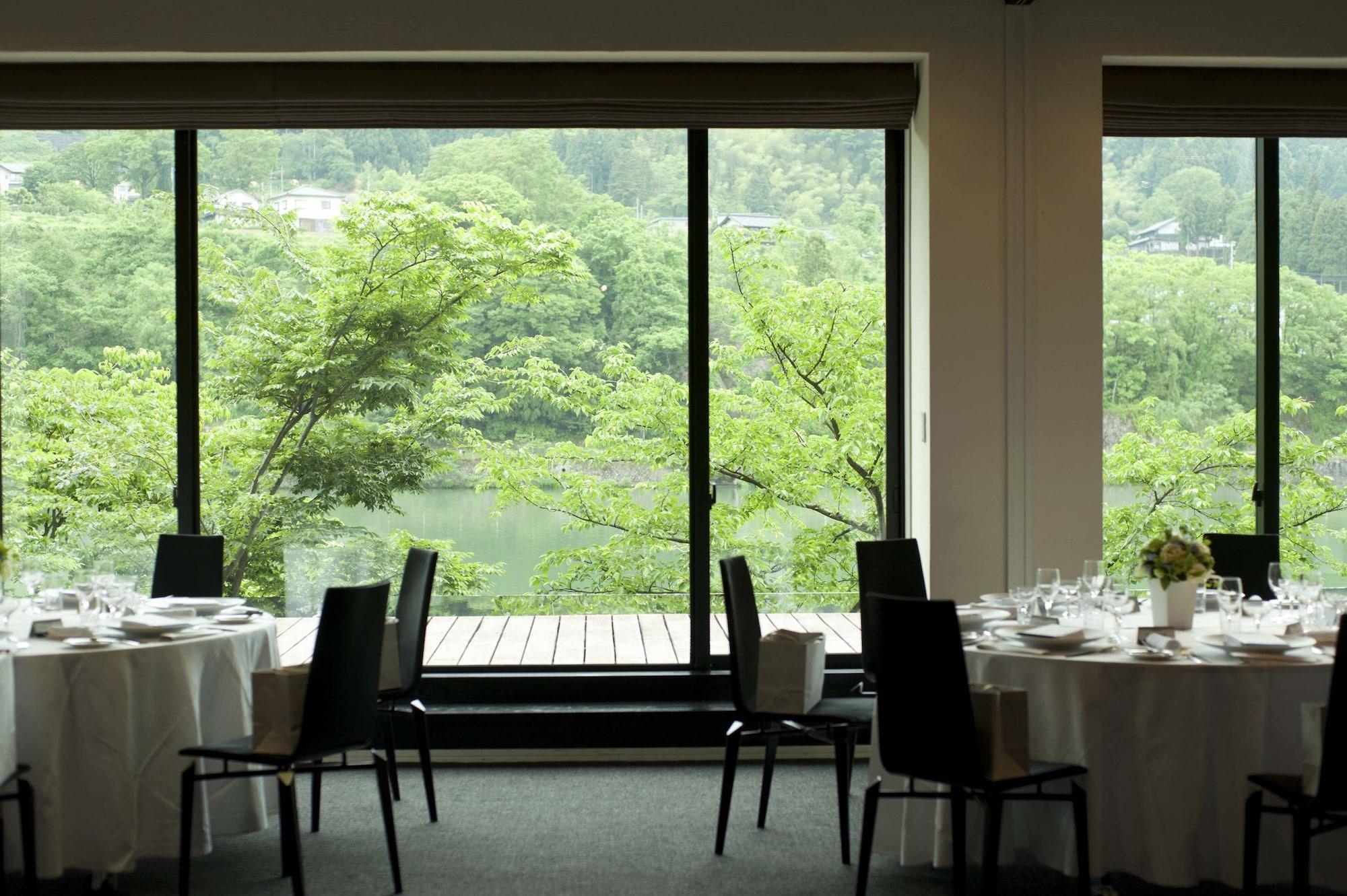 Salón de Baile River Retreat GARAKU