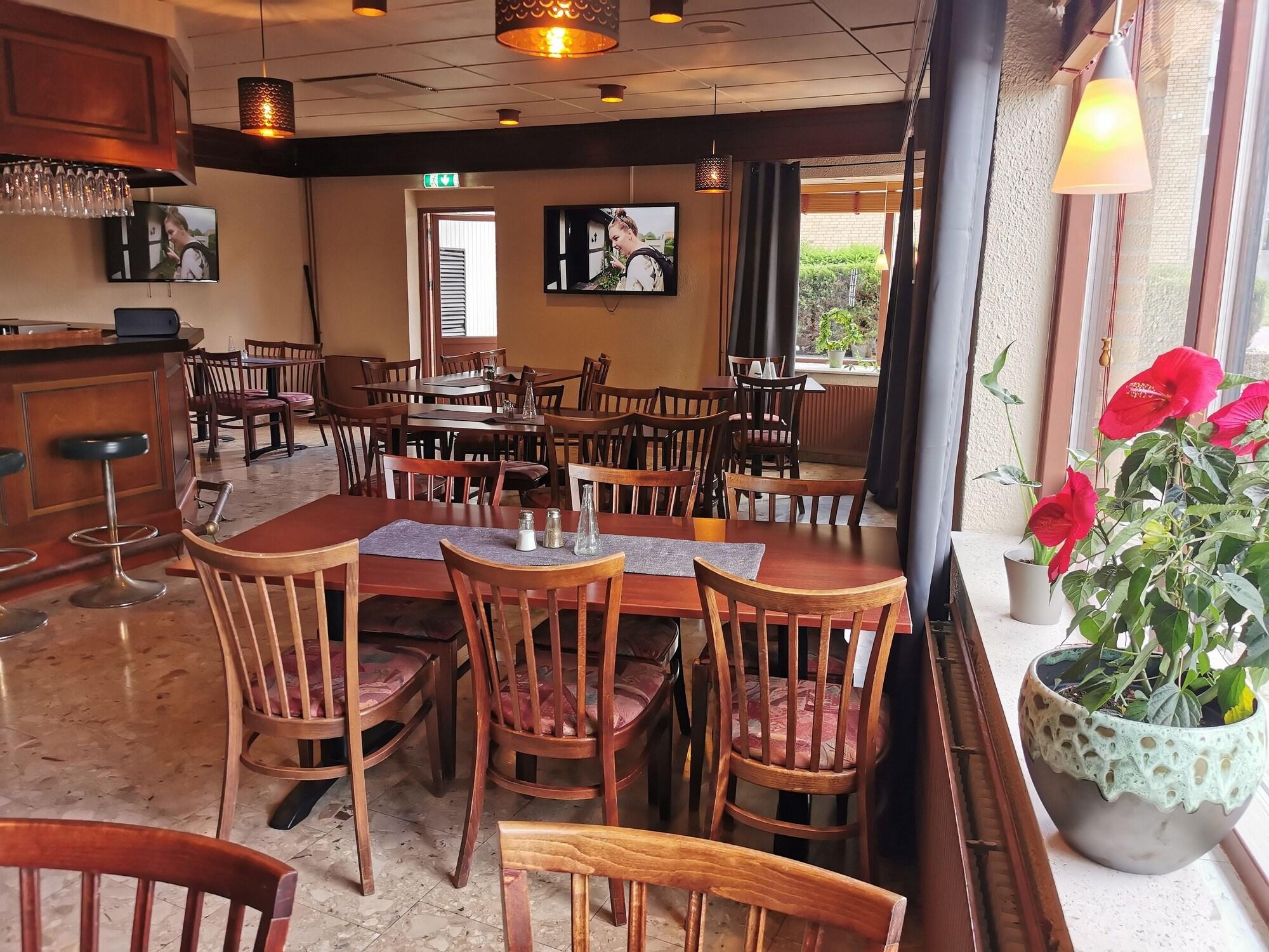 Restaurant Green Door Hotel
