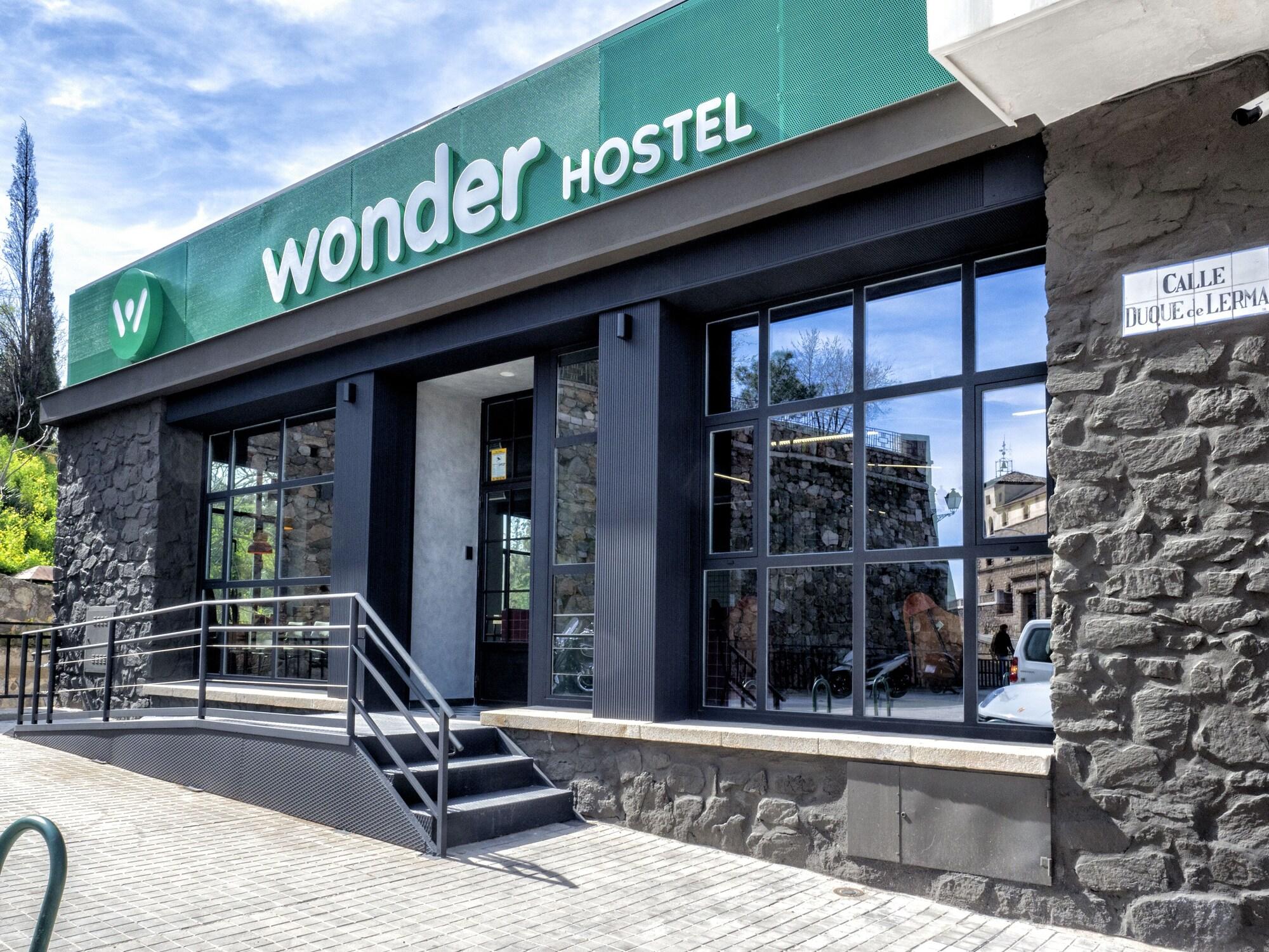 Varios Wonder Hostel