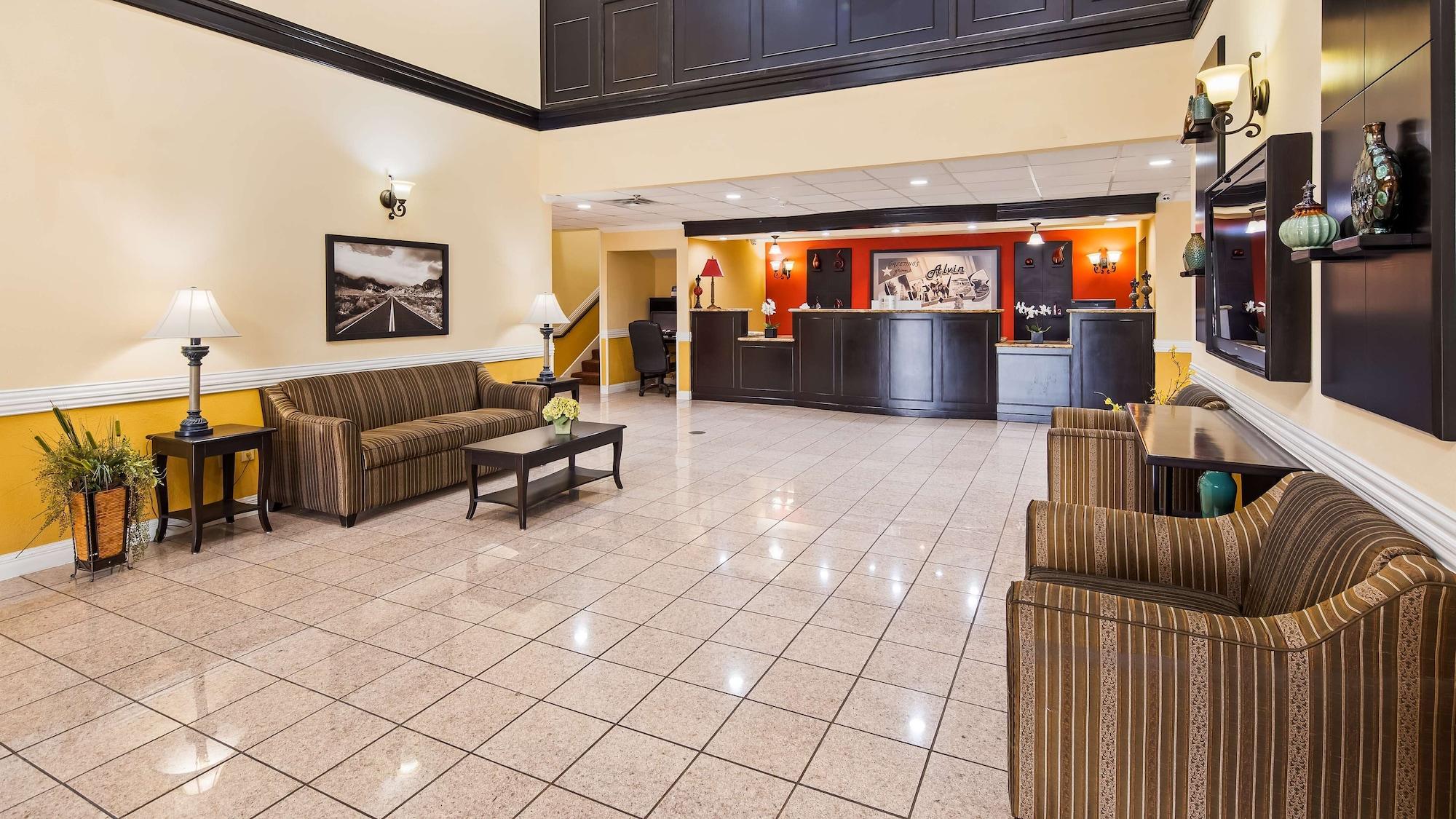 Vista Lobby SureStay Plus Hotel by Best Western Alvin
