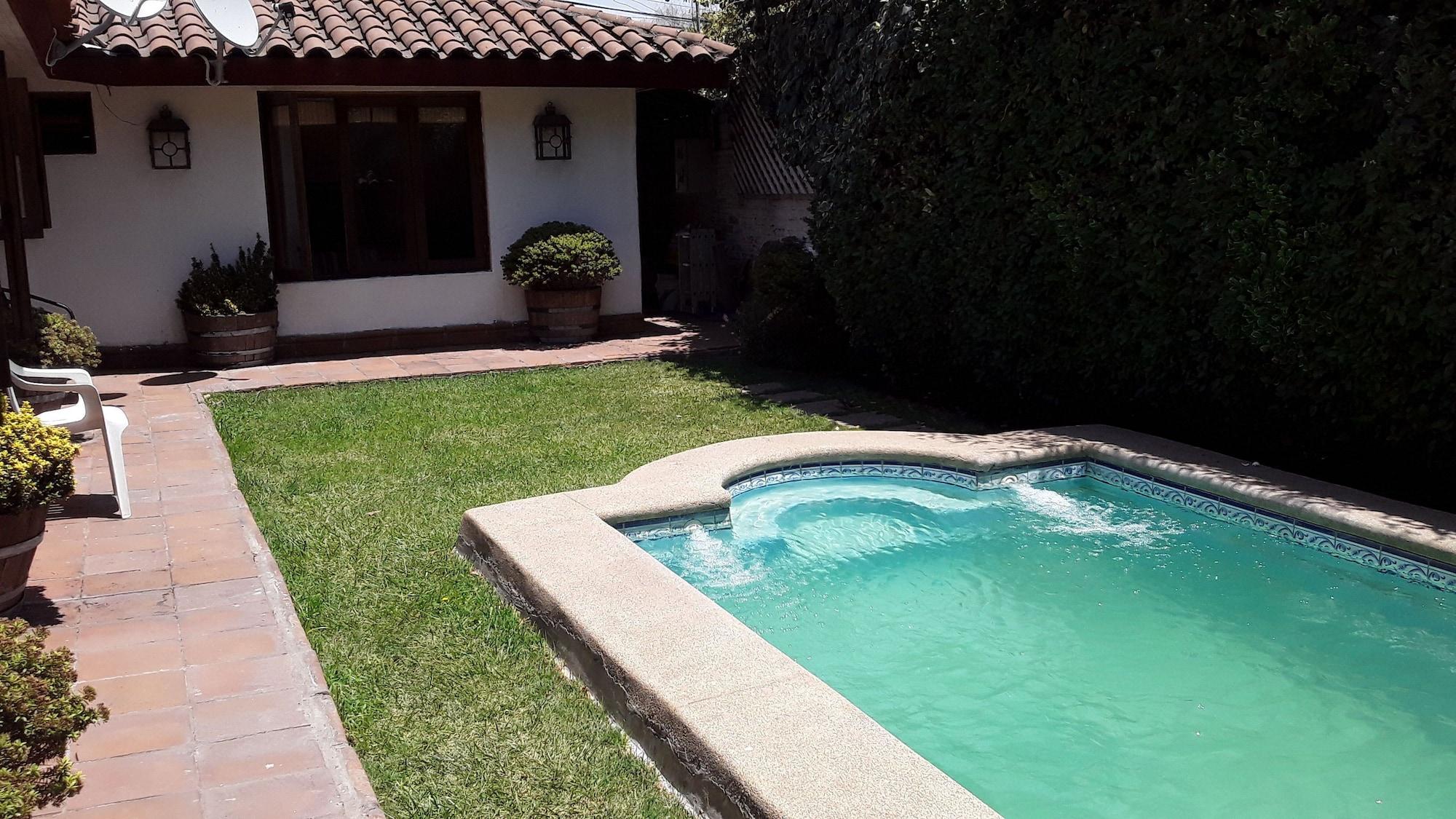 Vista Piscina Tierra y Vino