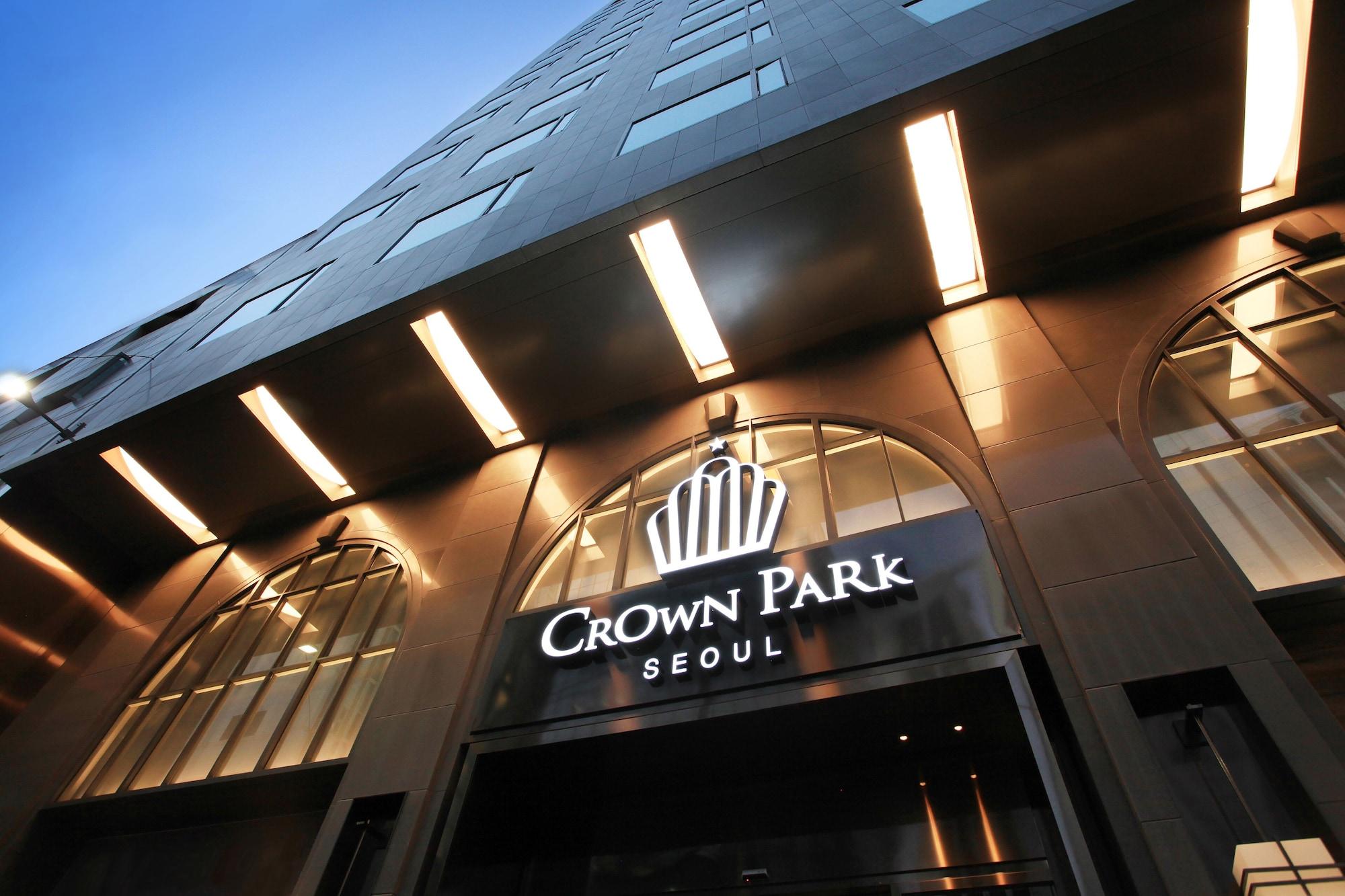 Varios Crown Park Hotel