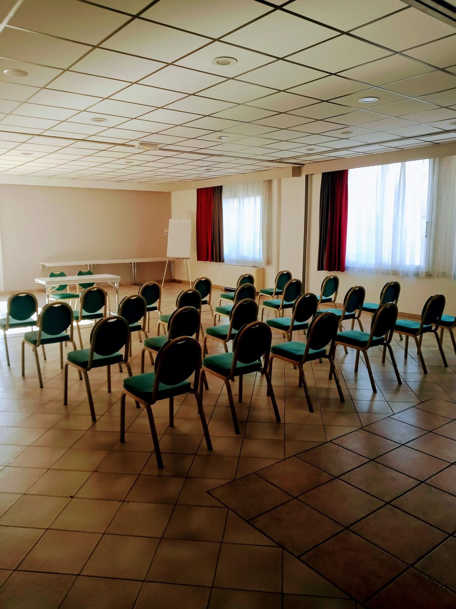 Sala de Reuniones ibis Styles Saint Dizier