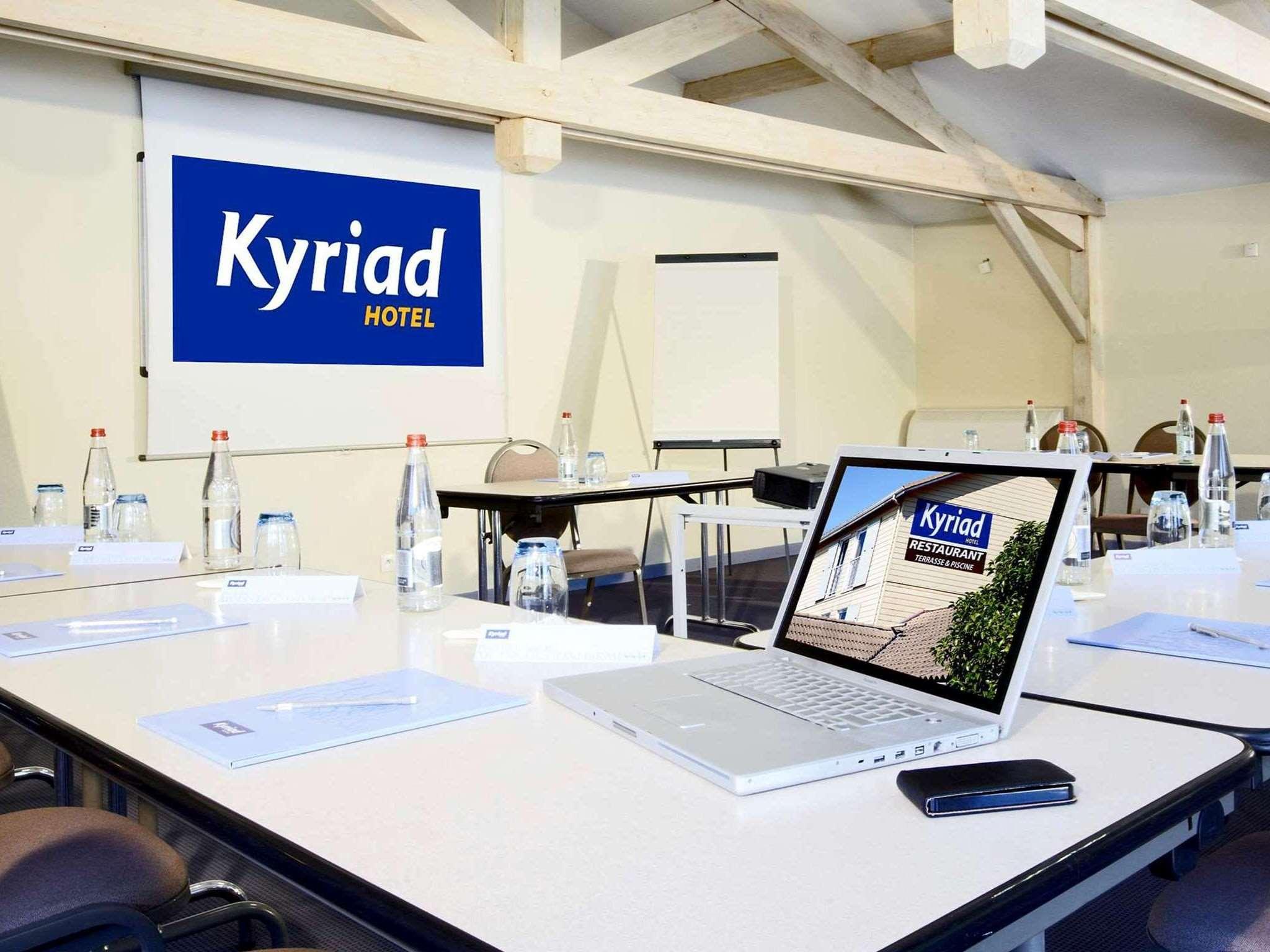 Centro de Negocios Kyriad Lille Hem