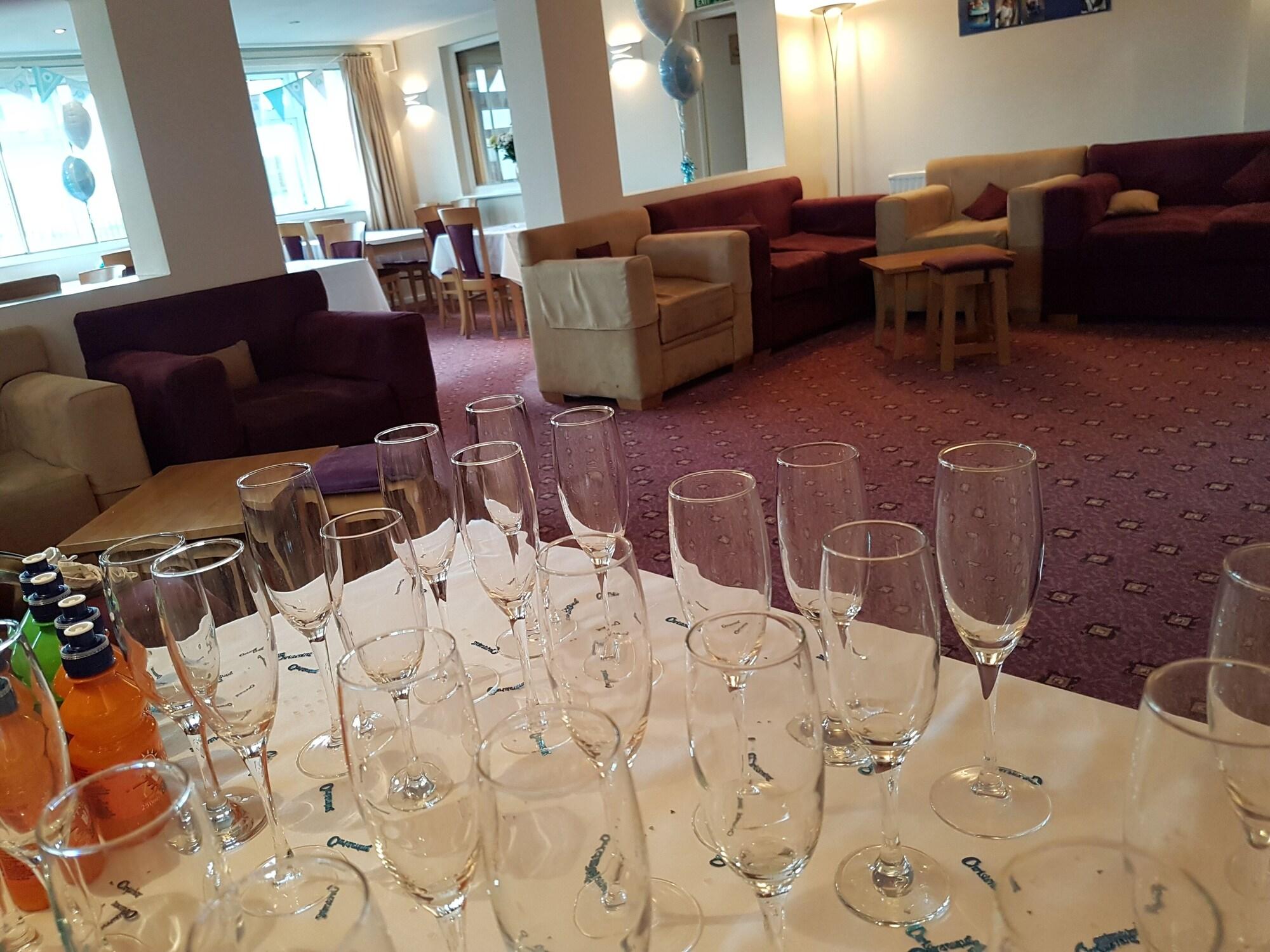 Bar/Salón Tri-star Hotel