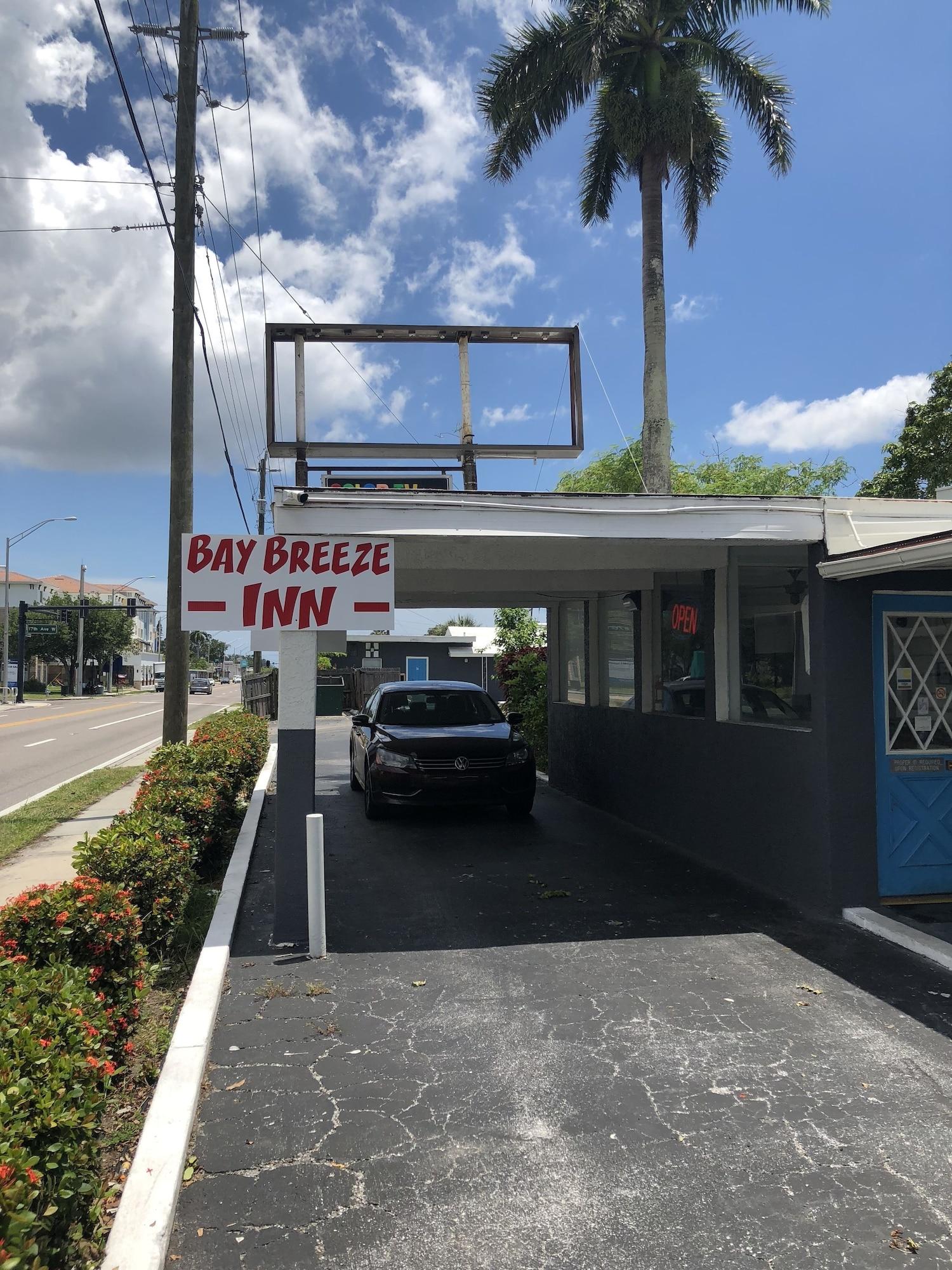 Vista Exterior Bay Breeze Inn Bradenton Downtown