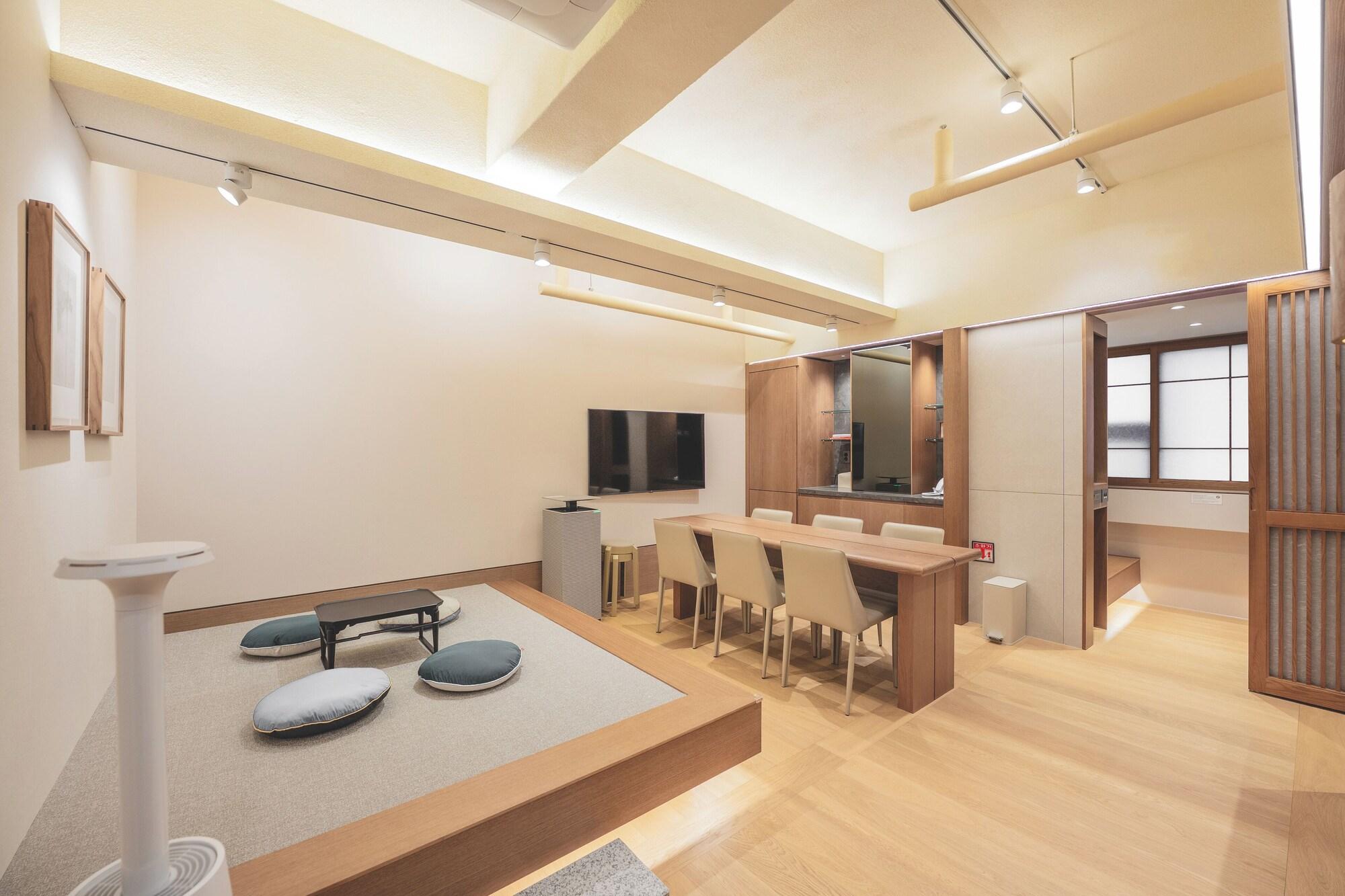 Varios Han Suite Seoul