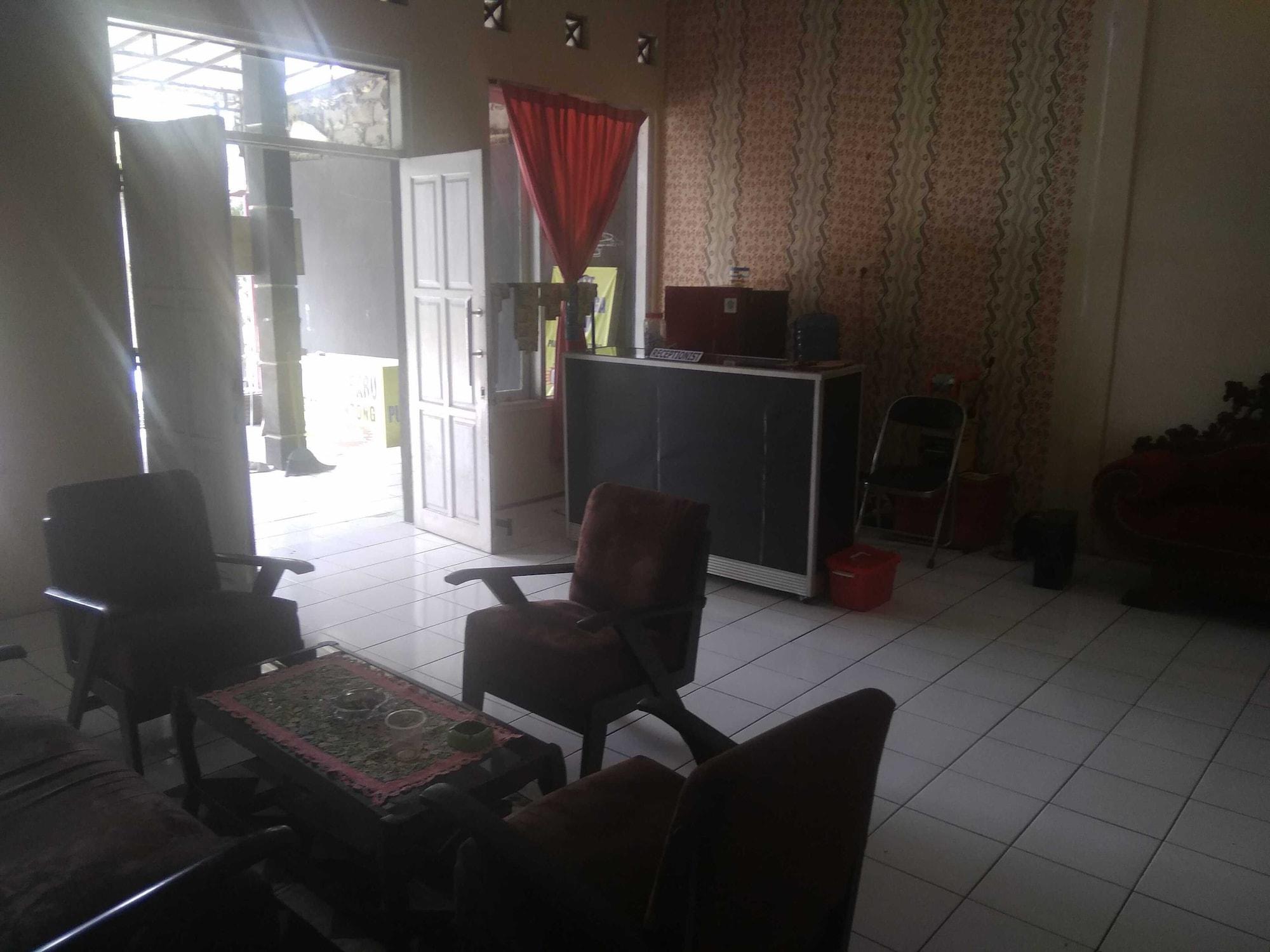 Vista Lobby Capital O 92080 Green Home Stay