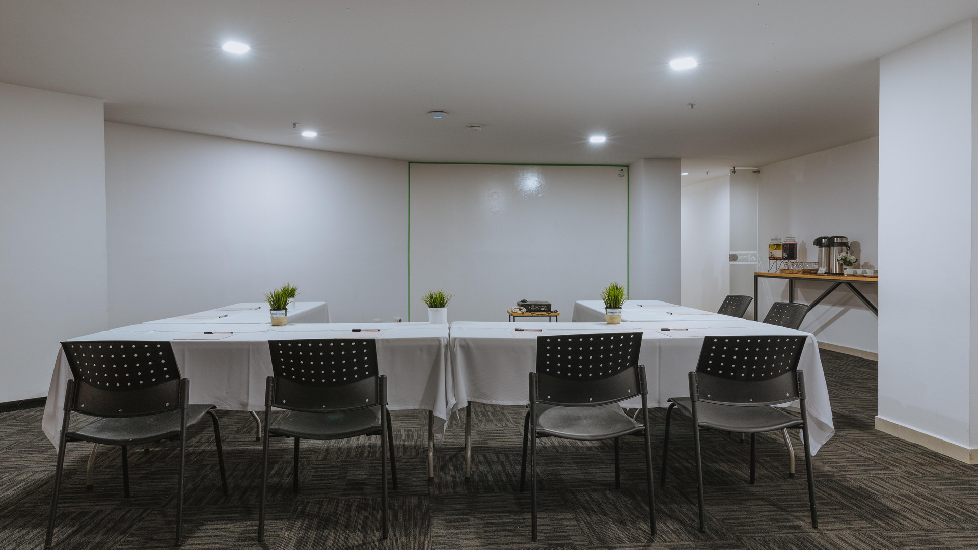 Sala de Reuniones Rio Verde Living Suites