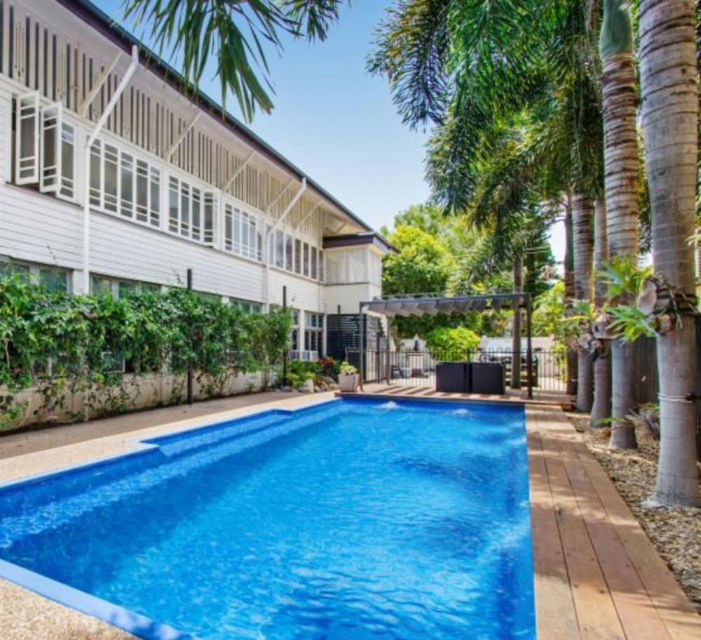 Vista Piscina Avenues Xchange