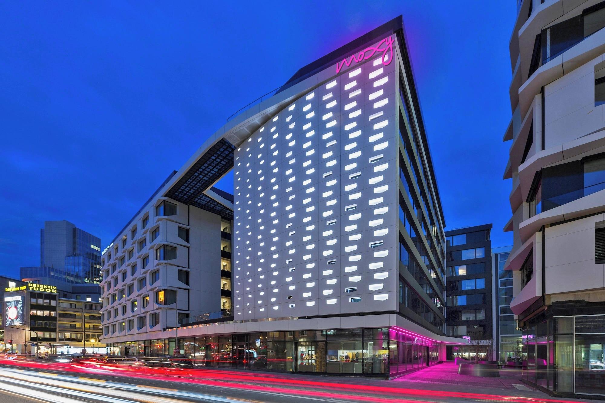 Vista Exterior Moxy Frankfurt City Center
