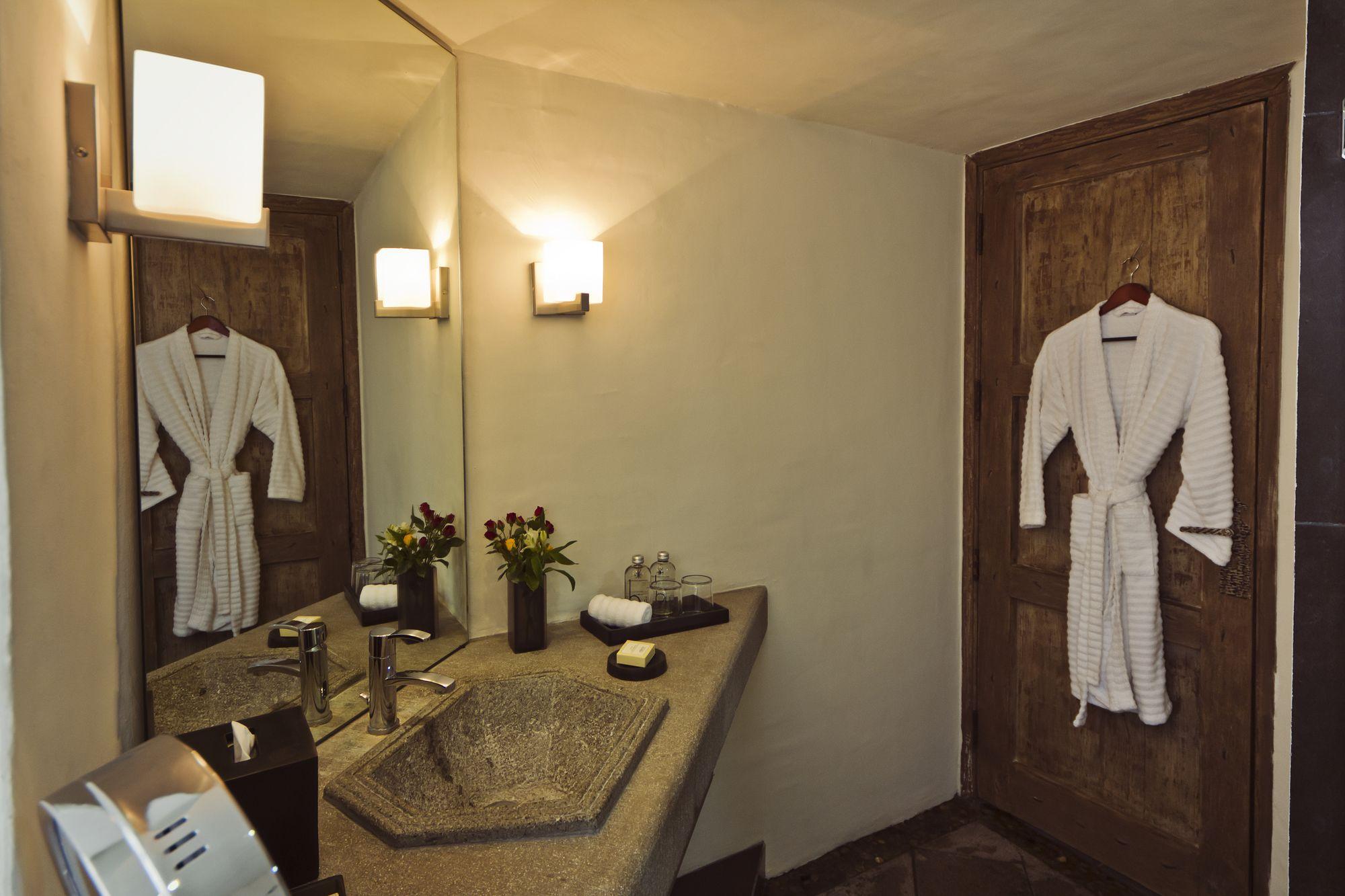 Set de Habitación The Alest Hotel