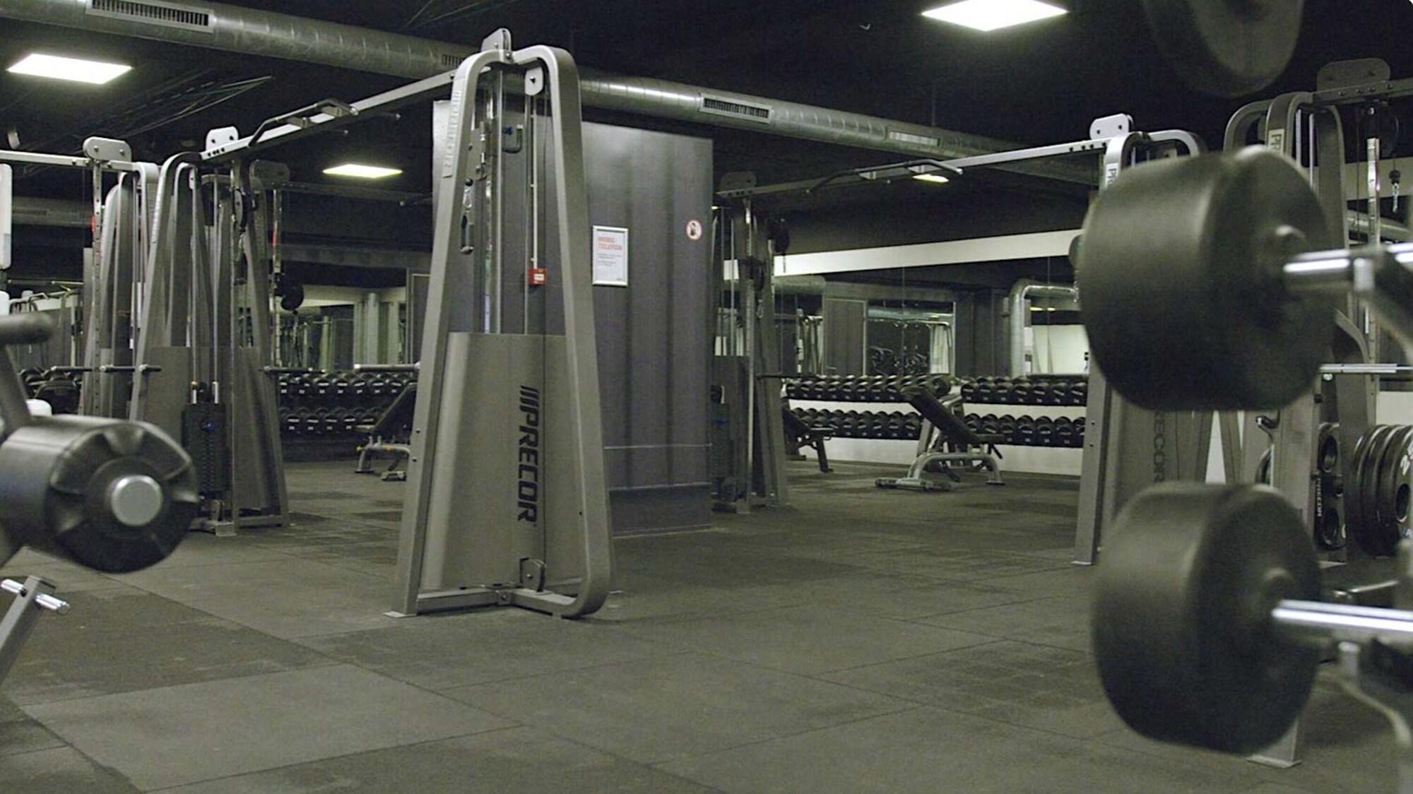 Gimnasio Queens Courtyard by Daniel & Jacob's