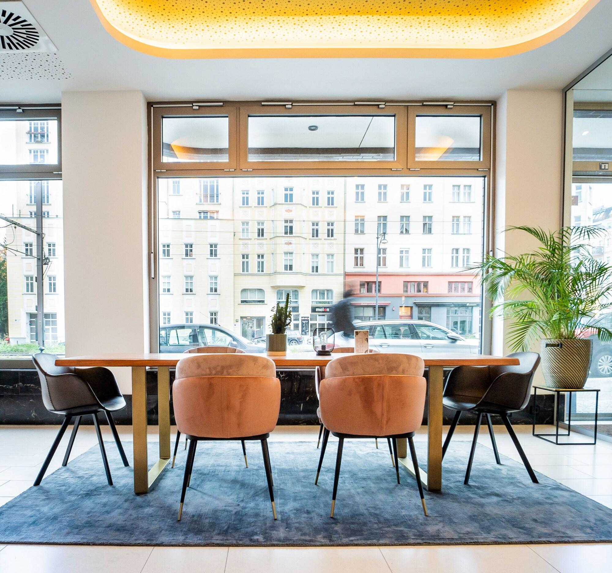 Vista Lobby Gold Palais Hotel