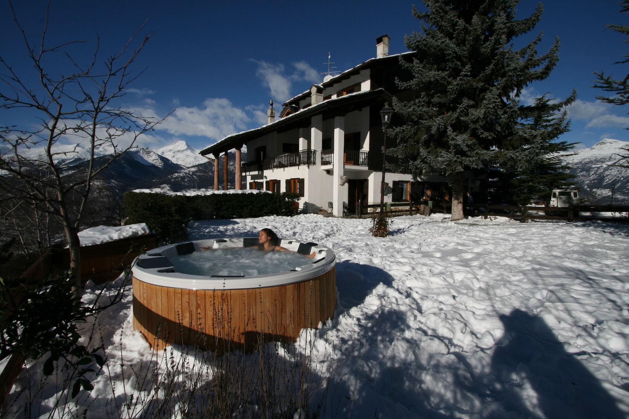 Vista Exterior Hotel Tivet
