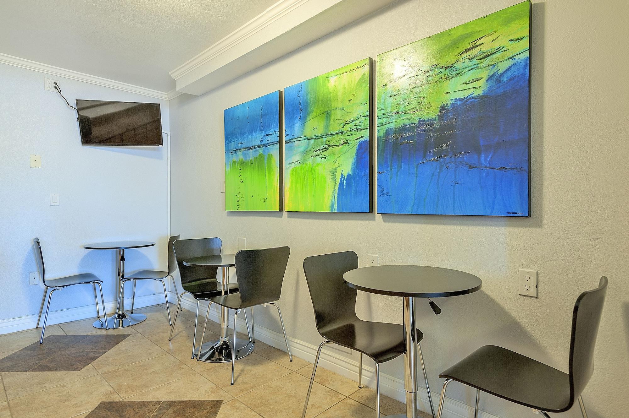 Varios Super 8 by Wyndham Colorado Springs/Chestnut Street