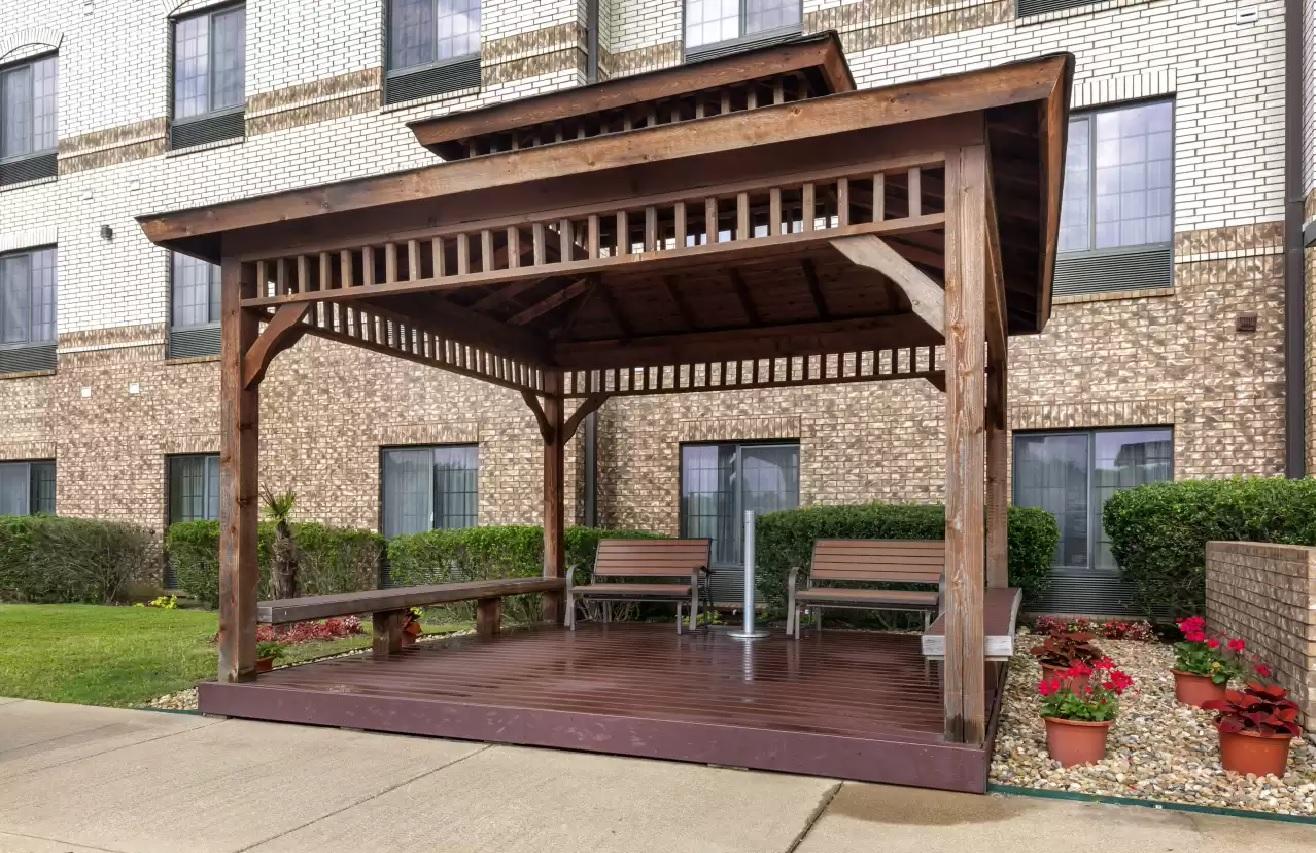 Vista Exterior Comfort Suites Marshall