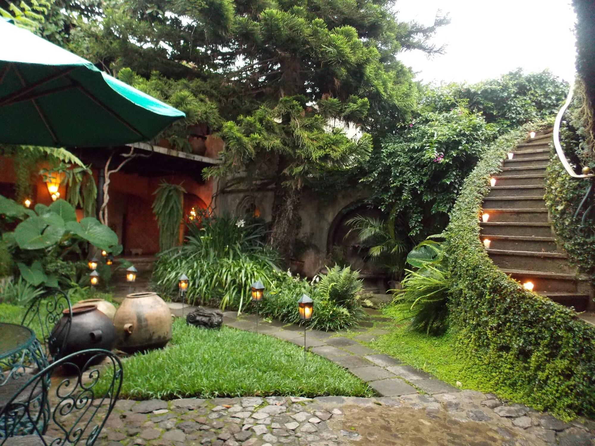 Vista Exterior Meson Panza Verde