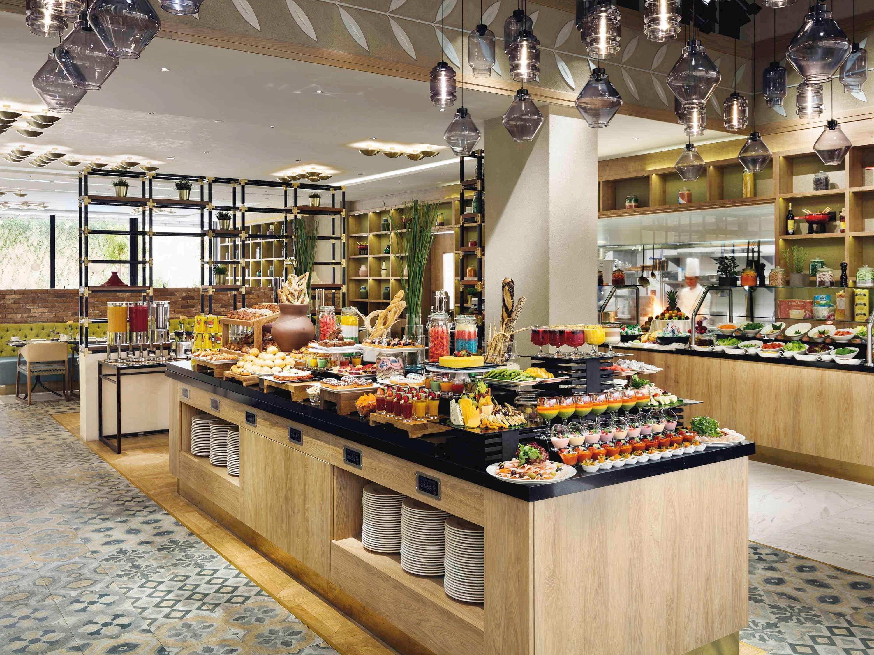 Restaurant Mövenpick Hotel Tahlia Jeddah