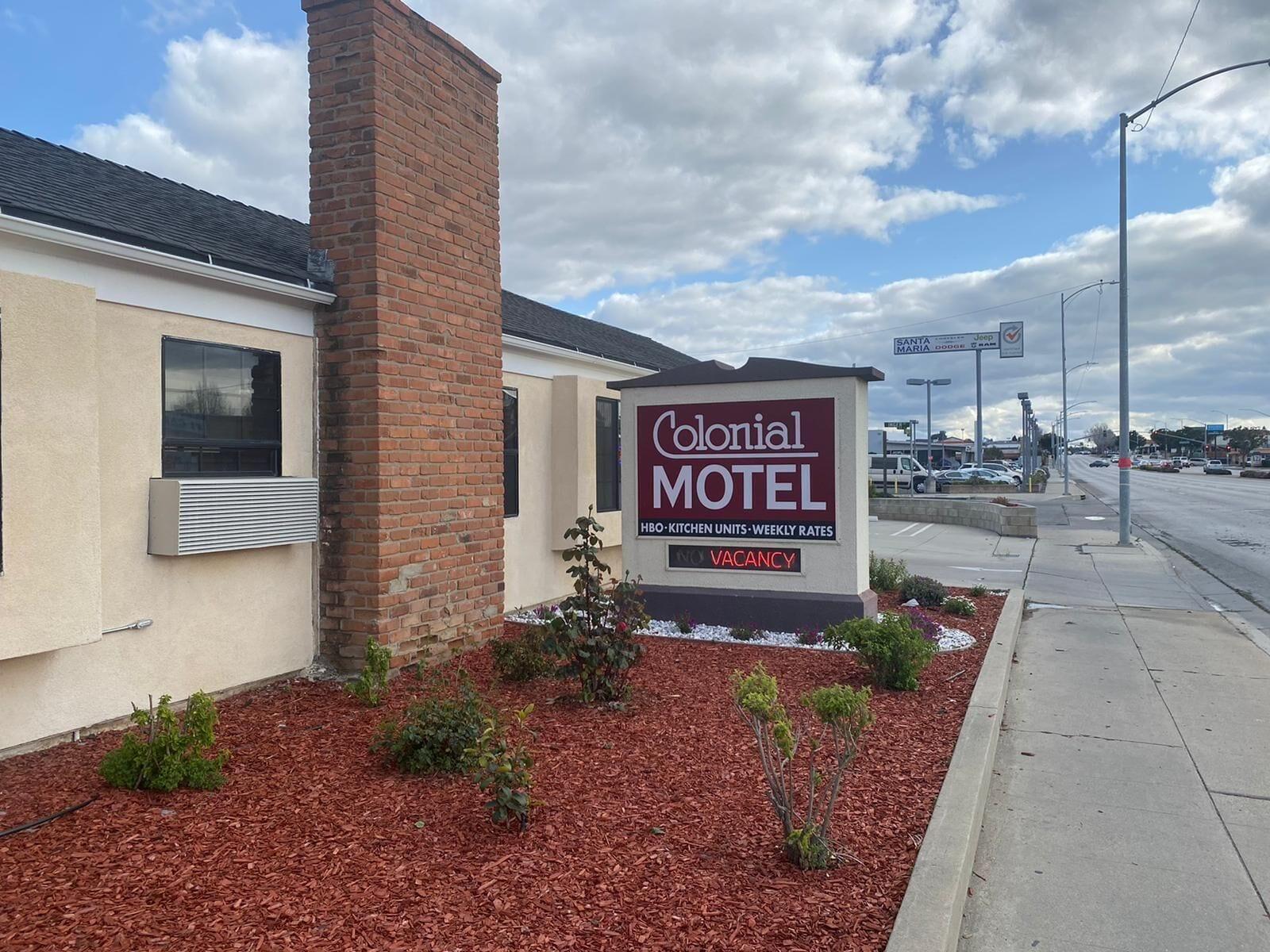 Varios Colonial Motel