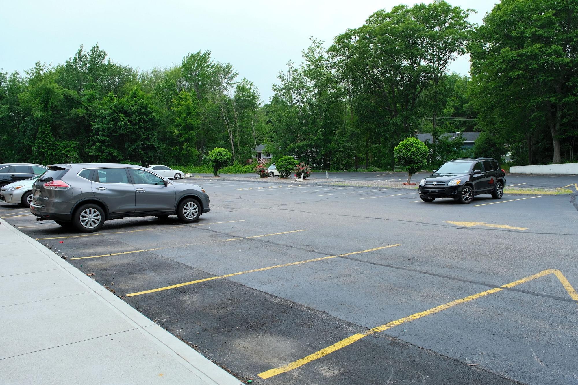 Vista Exterior Gardner Inn