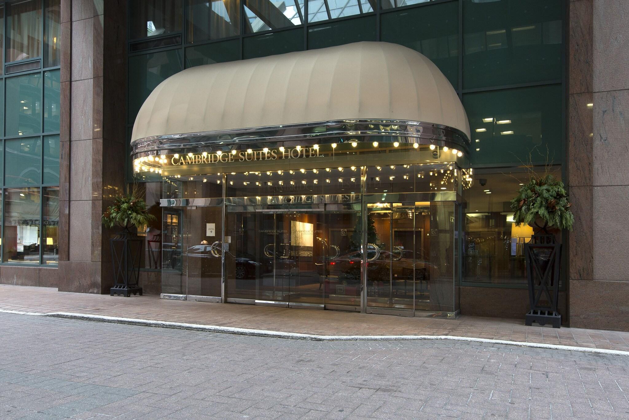 Vista Exterior Cambridge Suites Toronto