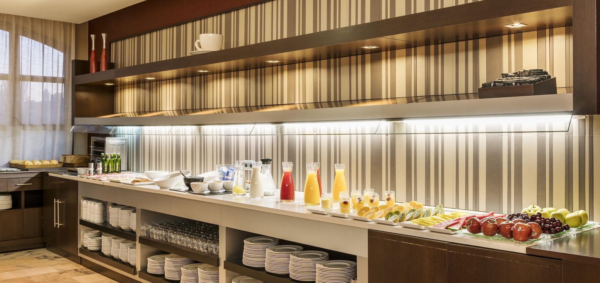 Restaurant Hotel ILUNION Golf Badajoz