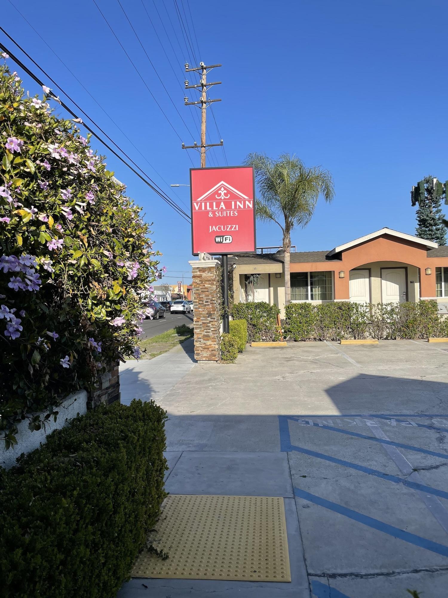 Varios Villa Inn & Suites