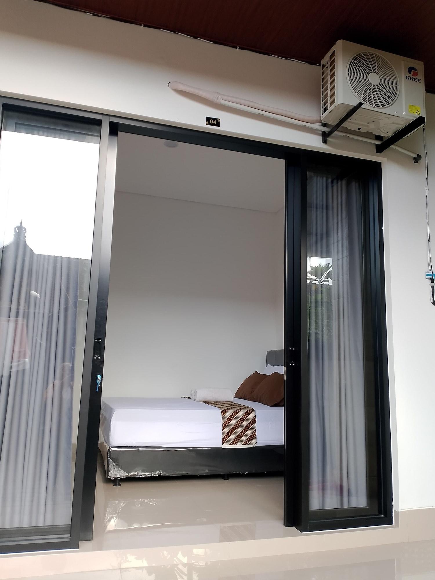 Vista Exterior Royal House Pratama