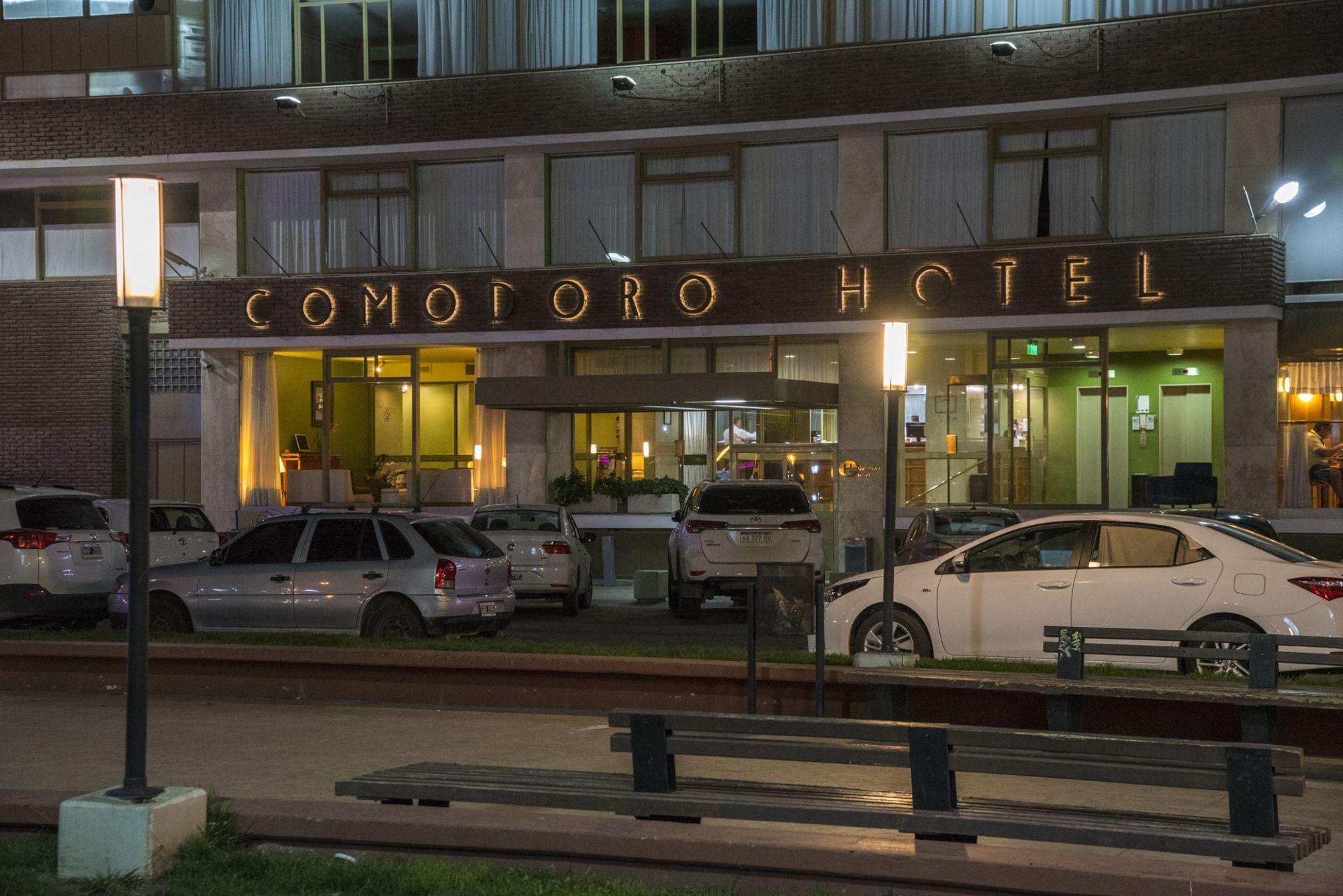 Vista da fachada Comodoro Hotel