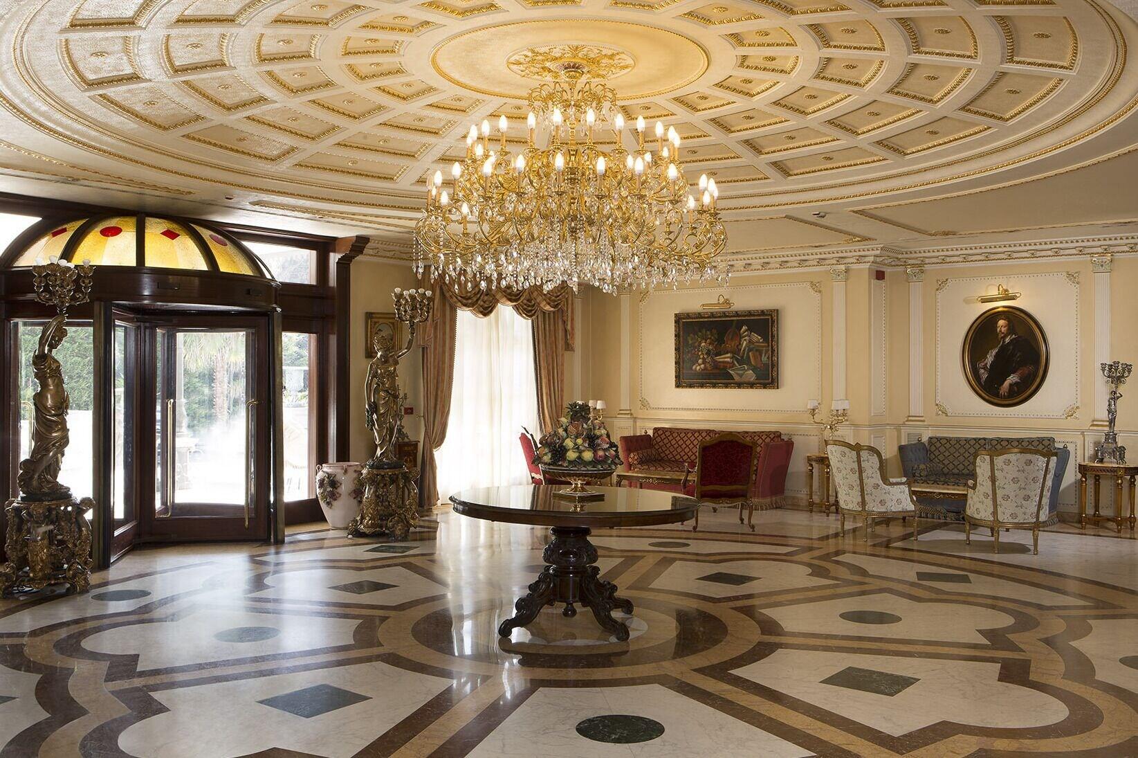 Vista Lobby Grand Hotel Vanvitelli