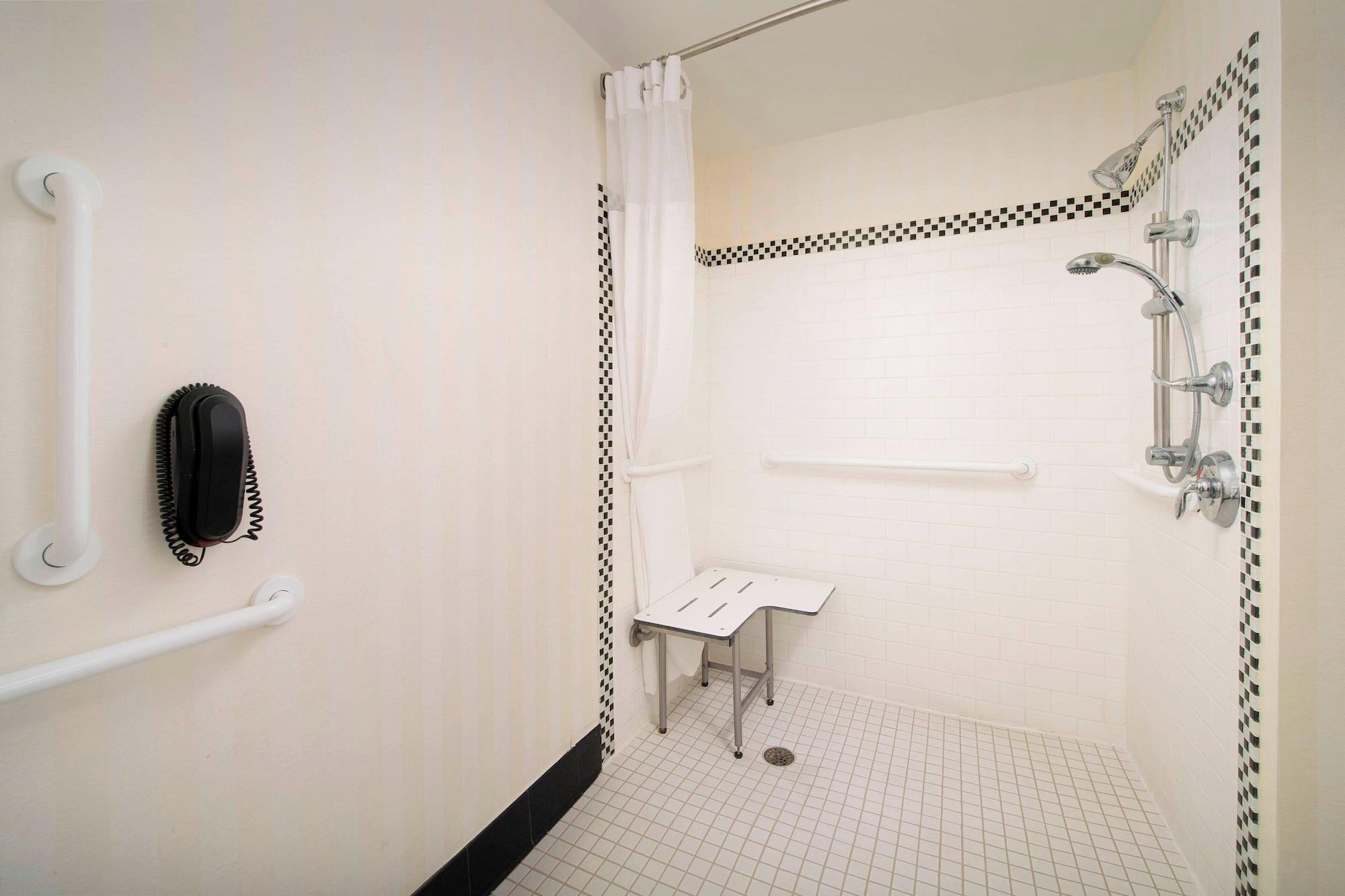 Equipamiento de Habitación Fairfield Inn & Suites by Marriott Miami Airport South