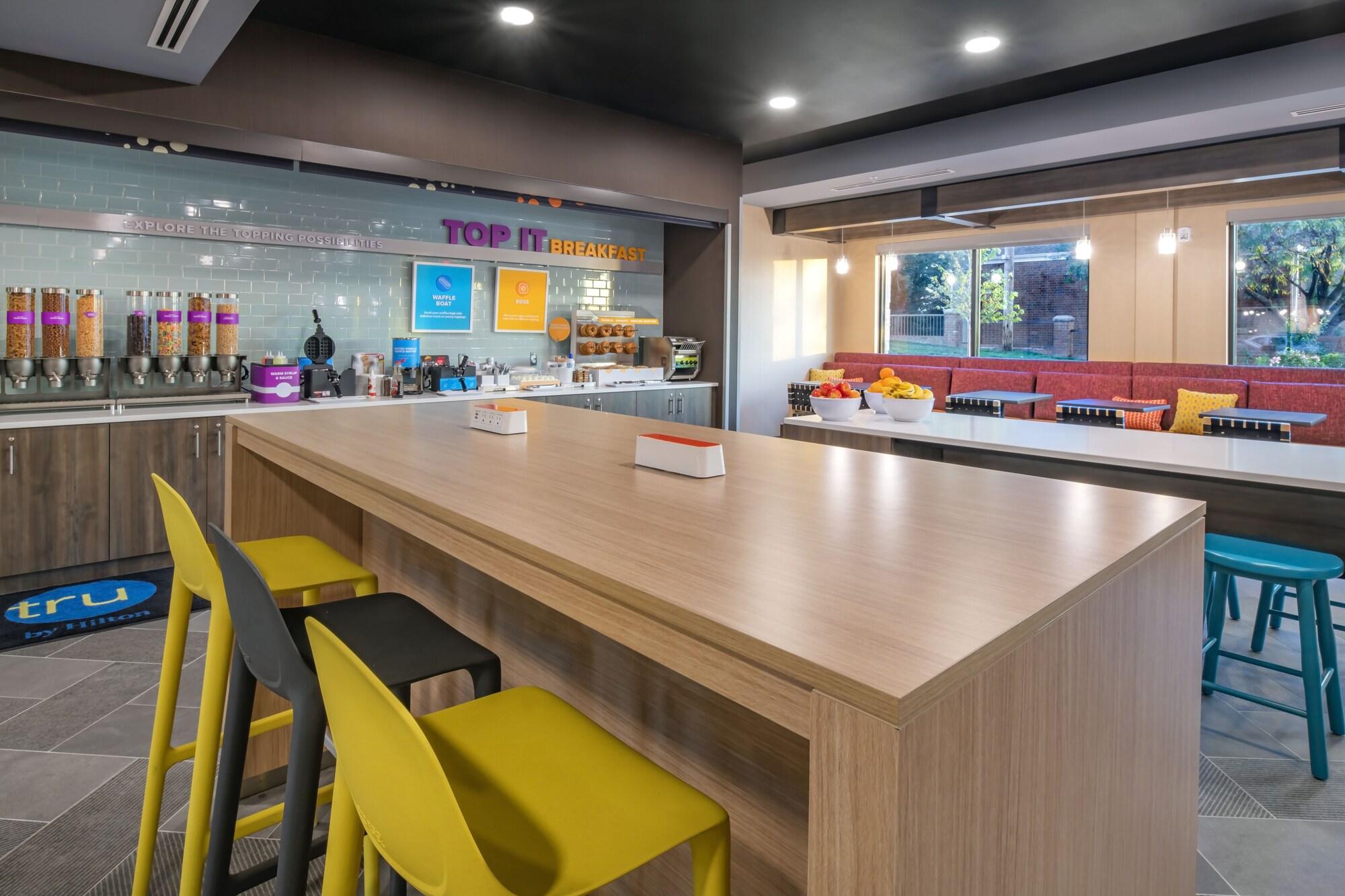 Restaurant Tru By Hilton Omaha I-80 at 72nd Street, NE