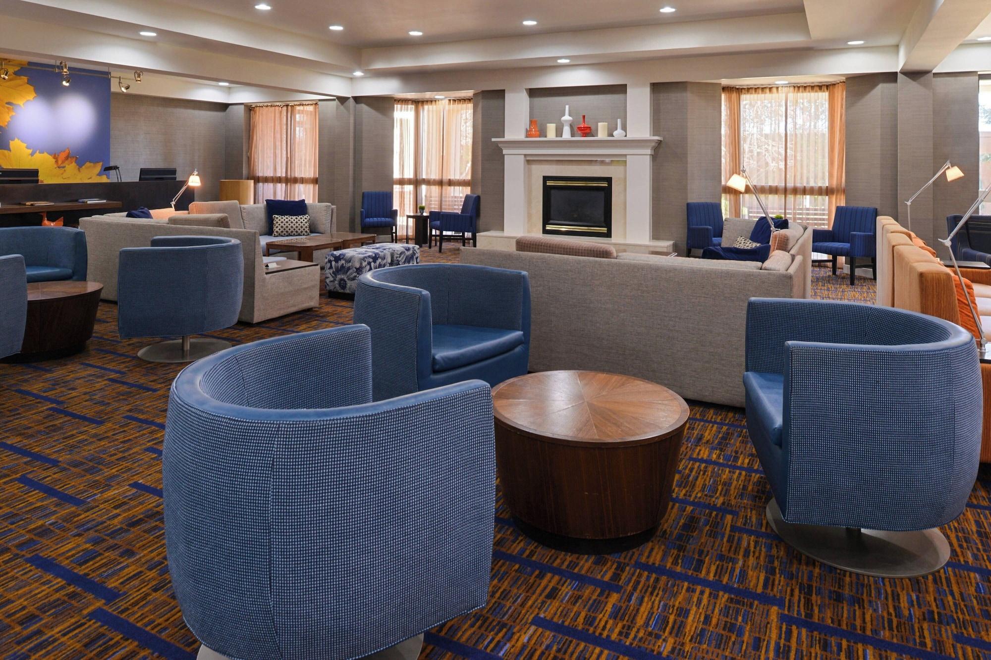 Vista Lobby Courtyard by Marriott Milwaukee Brown Deer
