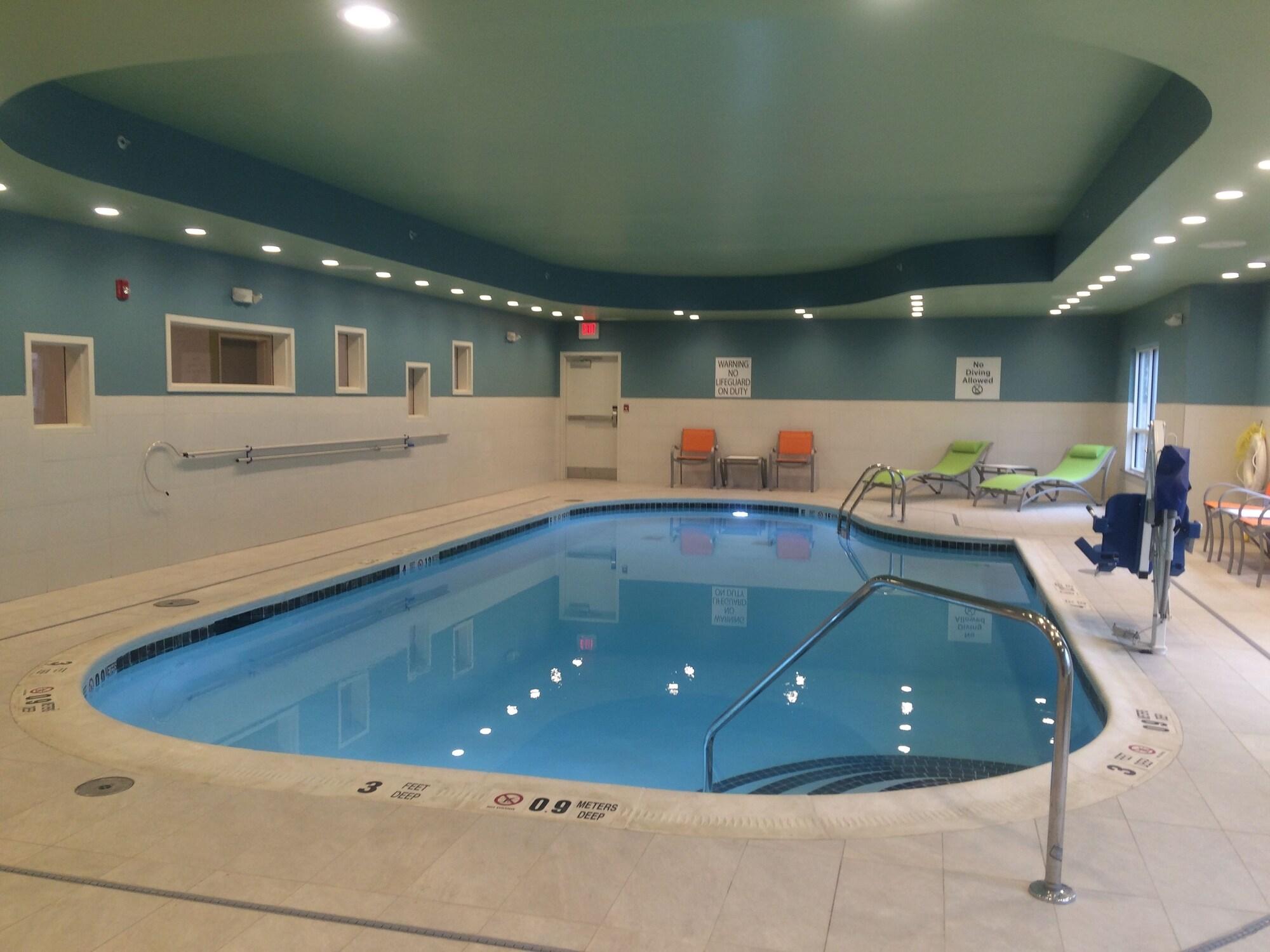 Vista Piscina Holiday Inn Express & Suites Ithaca by IHG