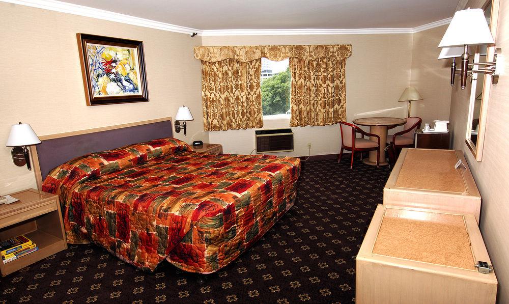 Hotel Metro Plaza Hotel