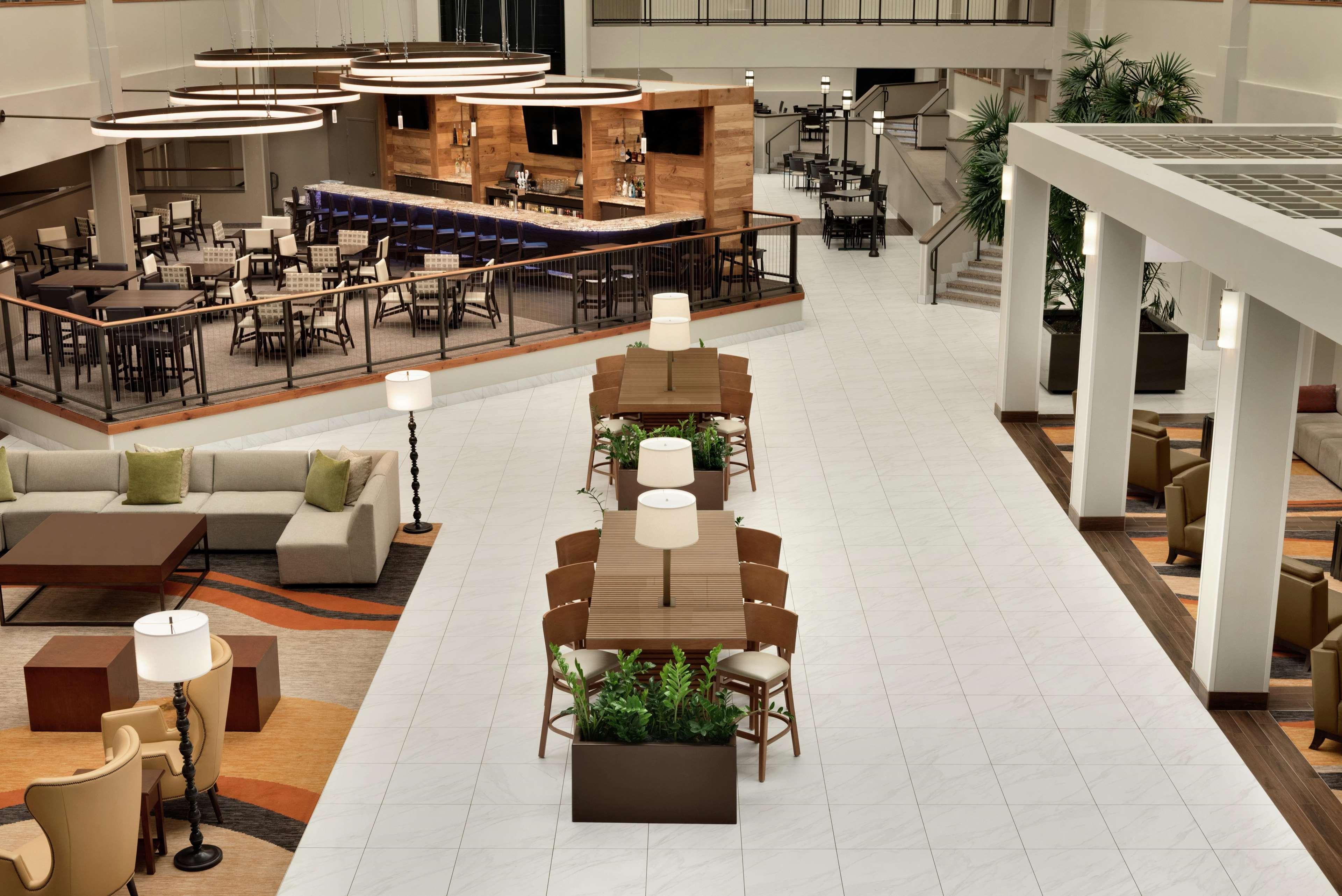 Vista Lobby Embassy Suites by Hilton Milwaukee Brookfield