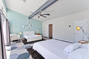Arriendo temporal - 4bd, Charming Mid-Century Home! 1.4mi to Convention Center, Mins to Strip! POOL!