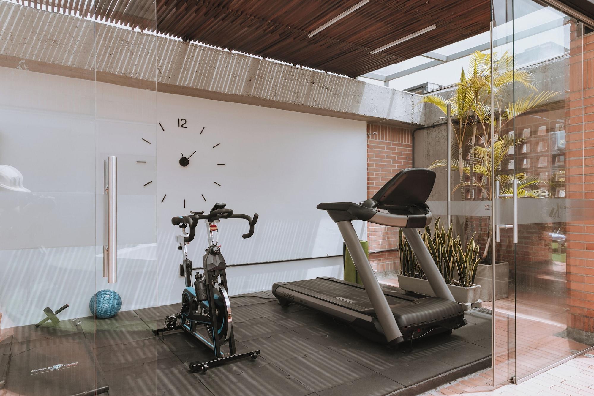 Gimnasio Travelers Orange Suites