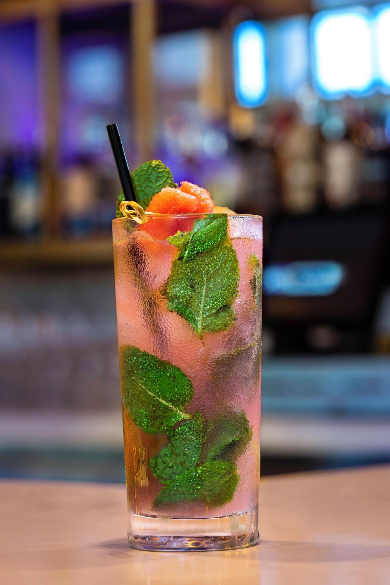 Restaurant CIRC Hotel By Hosteeva