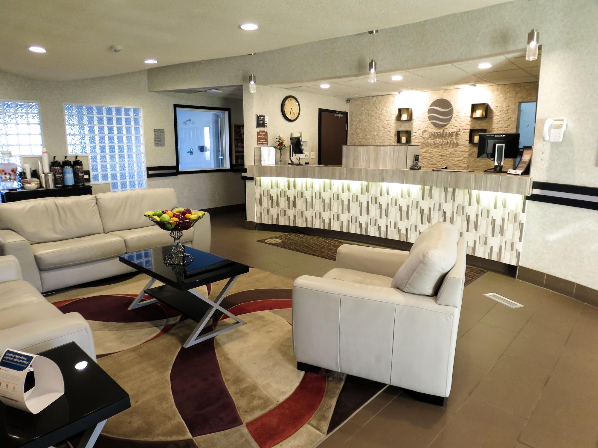 Vista Lobby Comfort Inn & Suites Medicine Hat