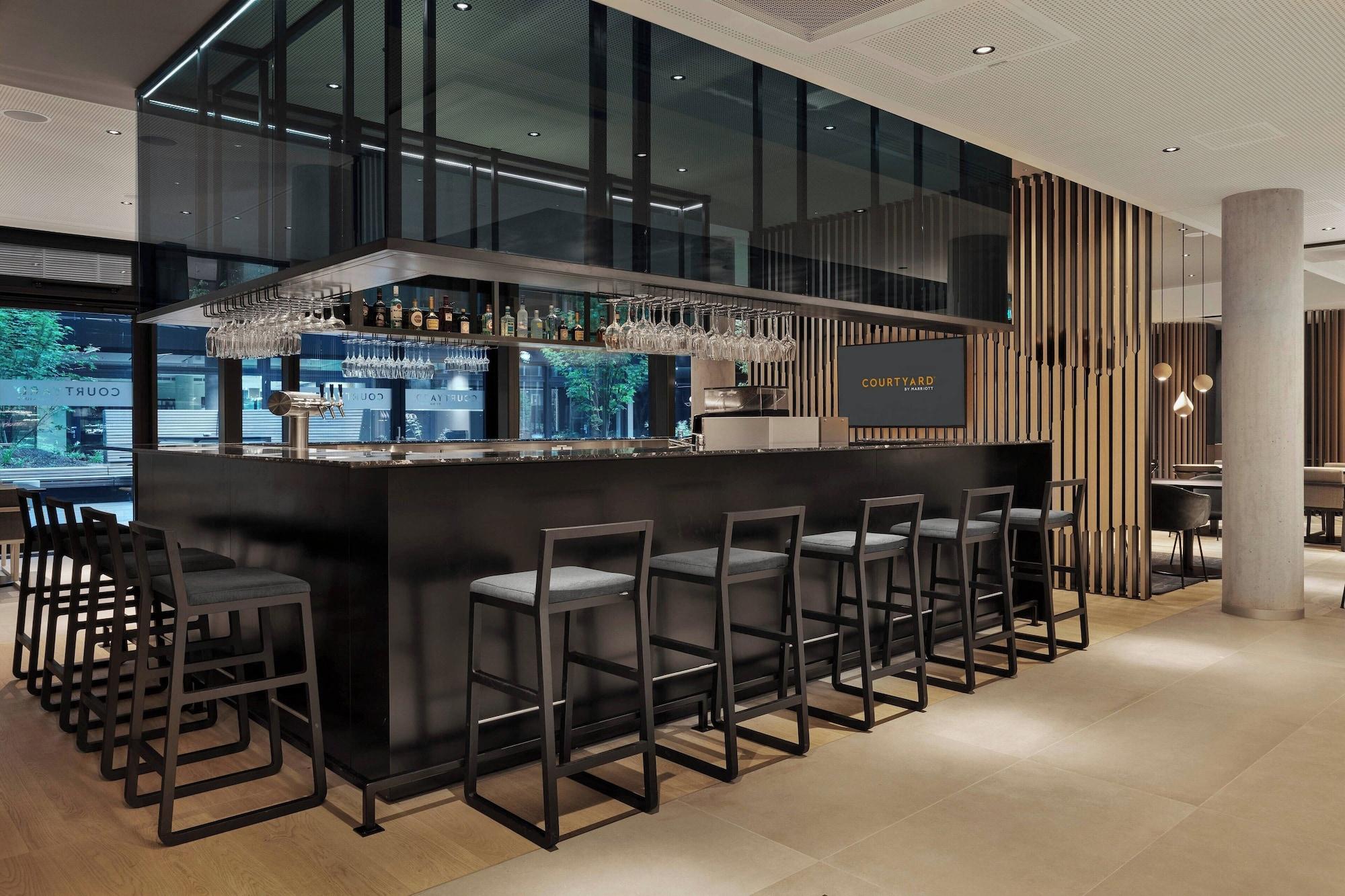 Bar/Salón Courtyard by Marriott Freiburg