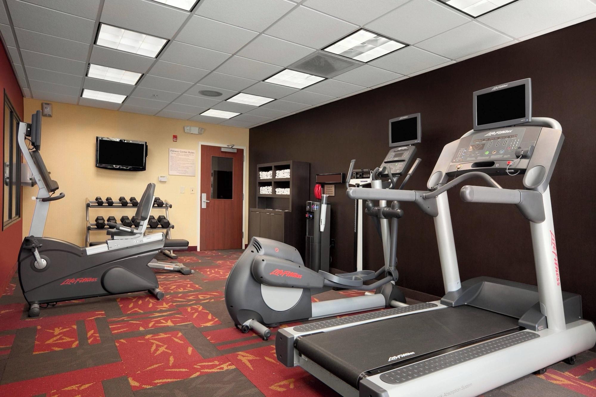 Gimnasio Courtyard by Marriott Wall at Monmouth Shores Corporate Park
