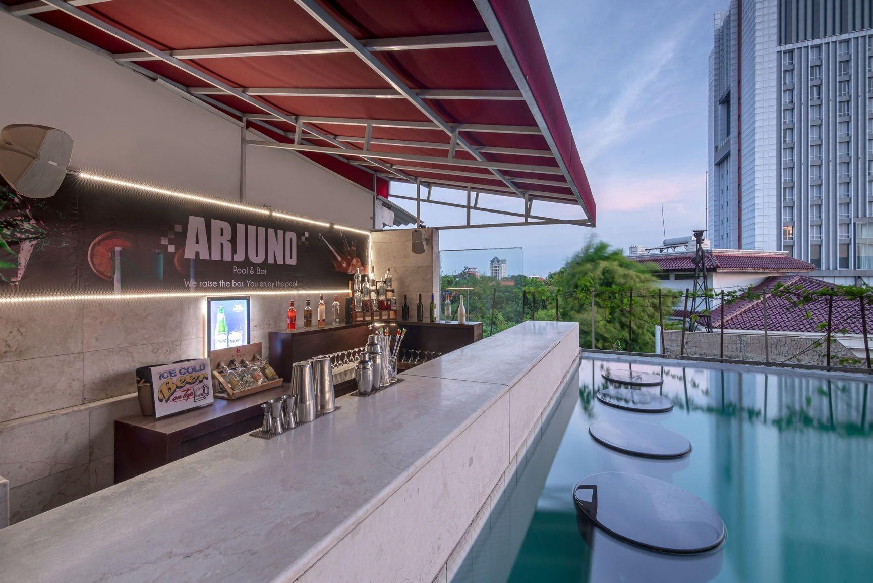 Vista Piscina Quest Hotel Darmo - Surabaya by ASTON