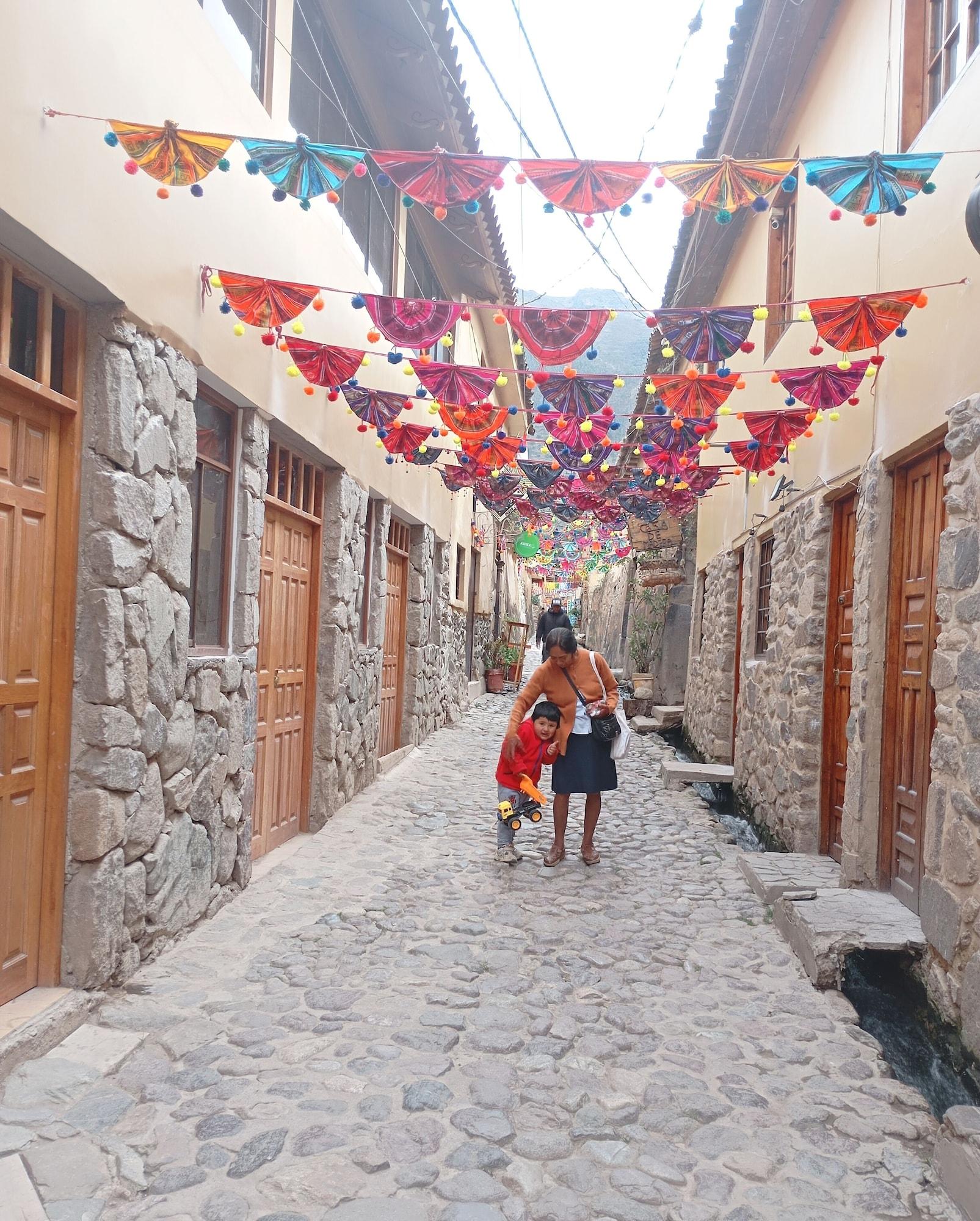 Varios Qente Wings Guest House