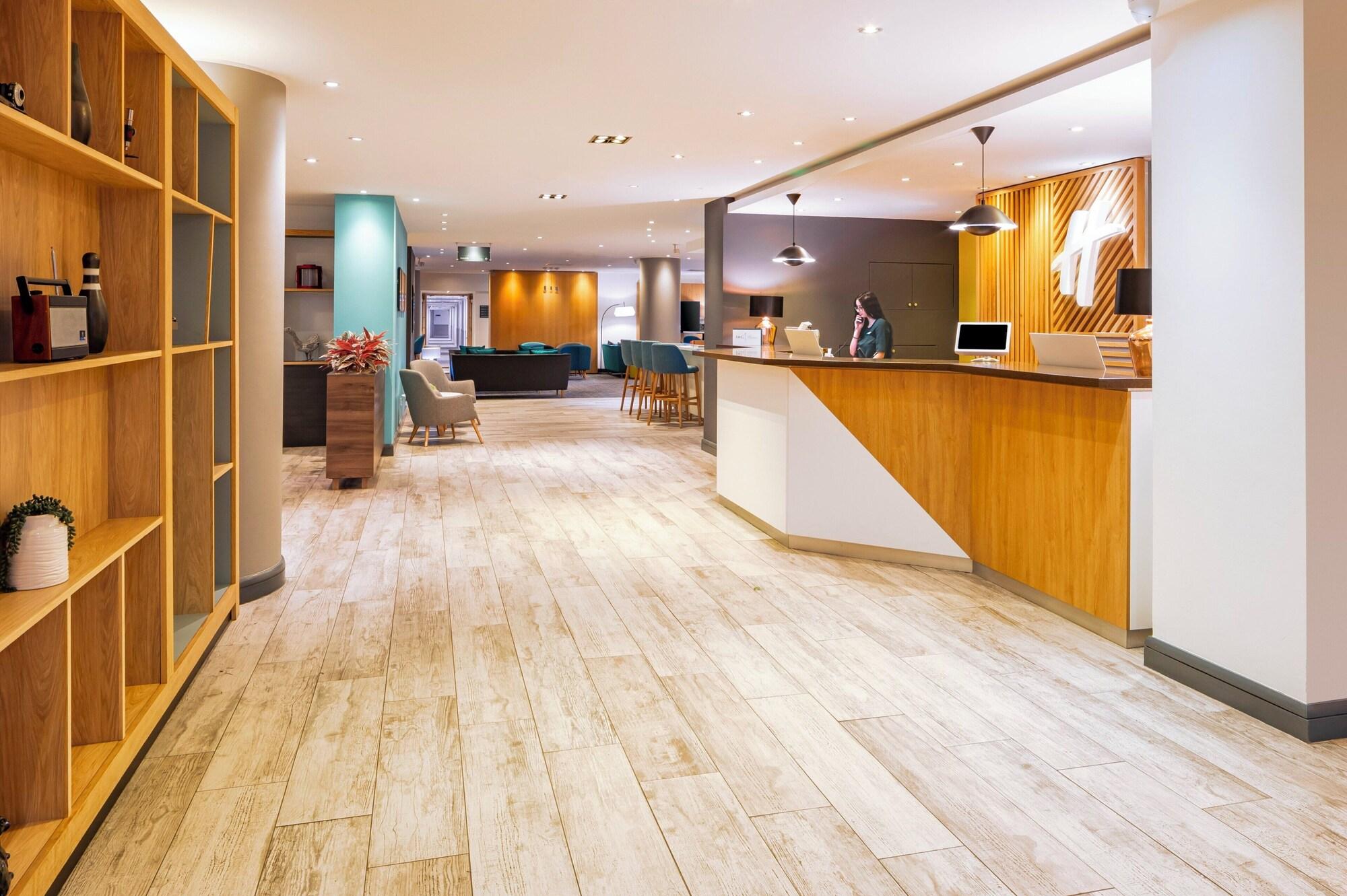 Vista Lobby Holiday Inn High Wycombe M40, Jct. 4 by IHG
