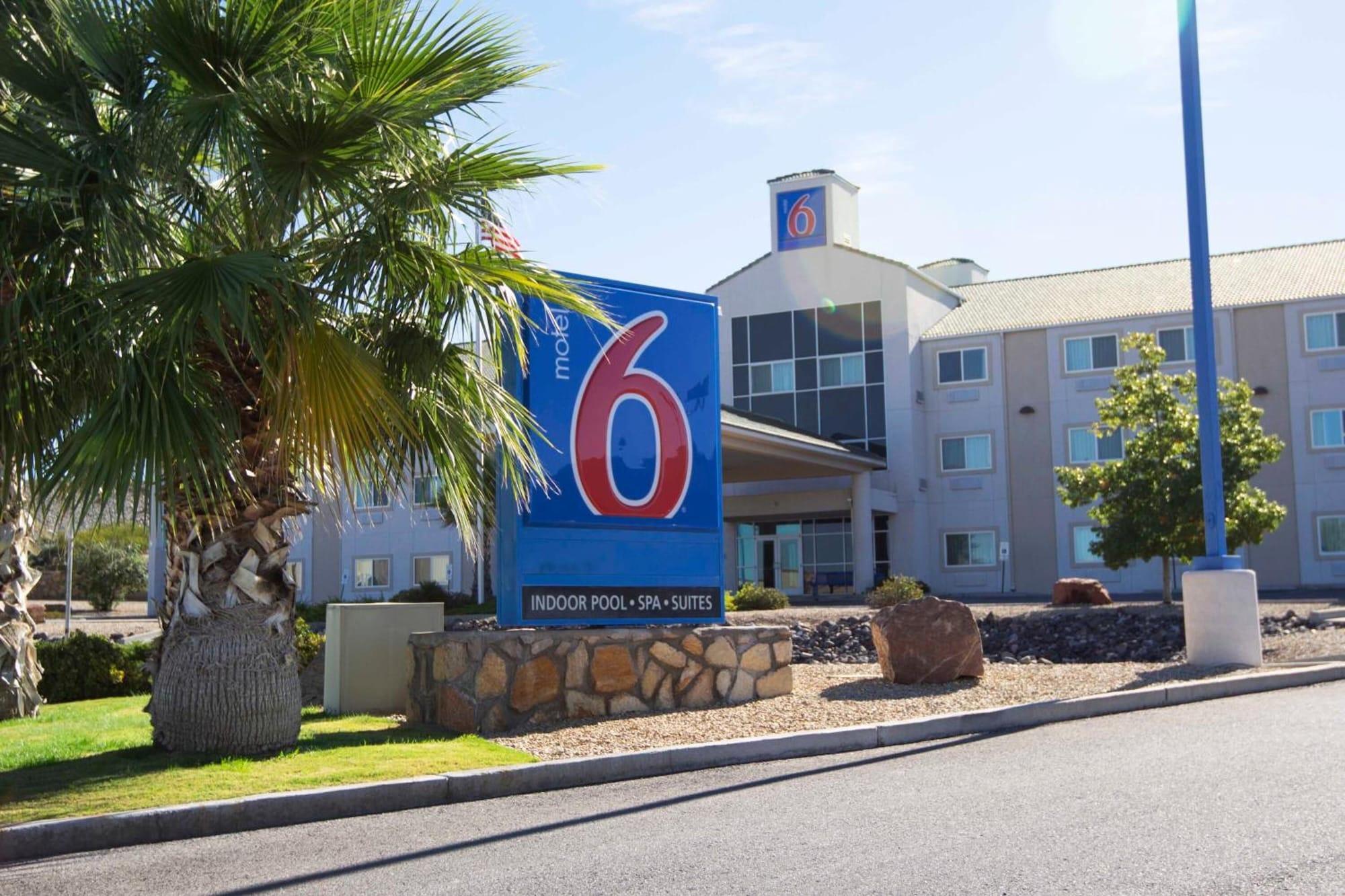 Vista Exterior Motel 6 Las Cruces, NM - Telshor